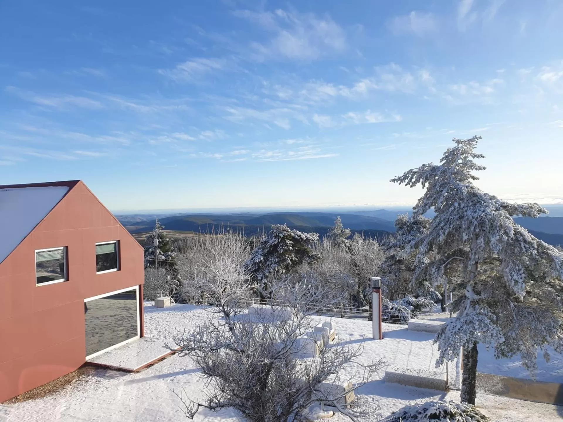 Property building in Casa das Penhas Douradas - Burel Expedition Hotel