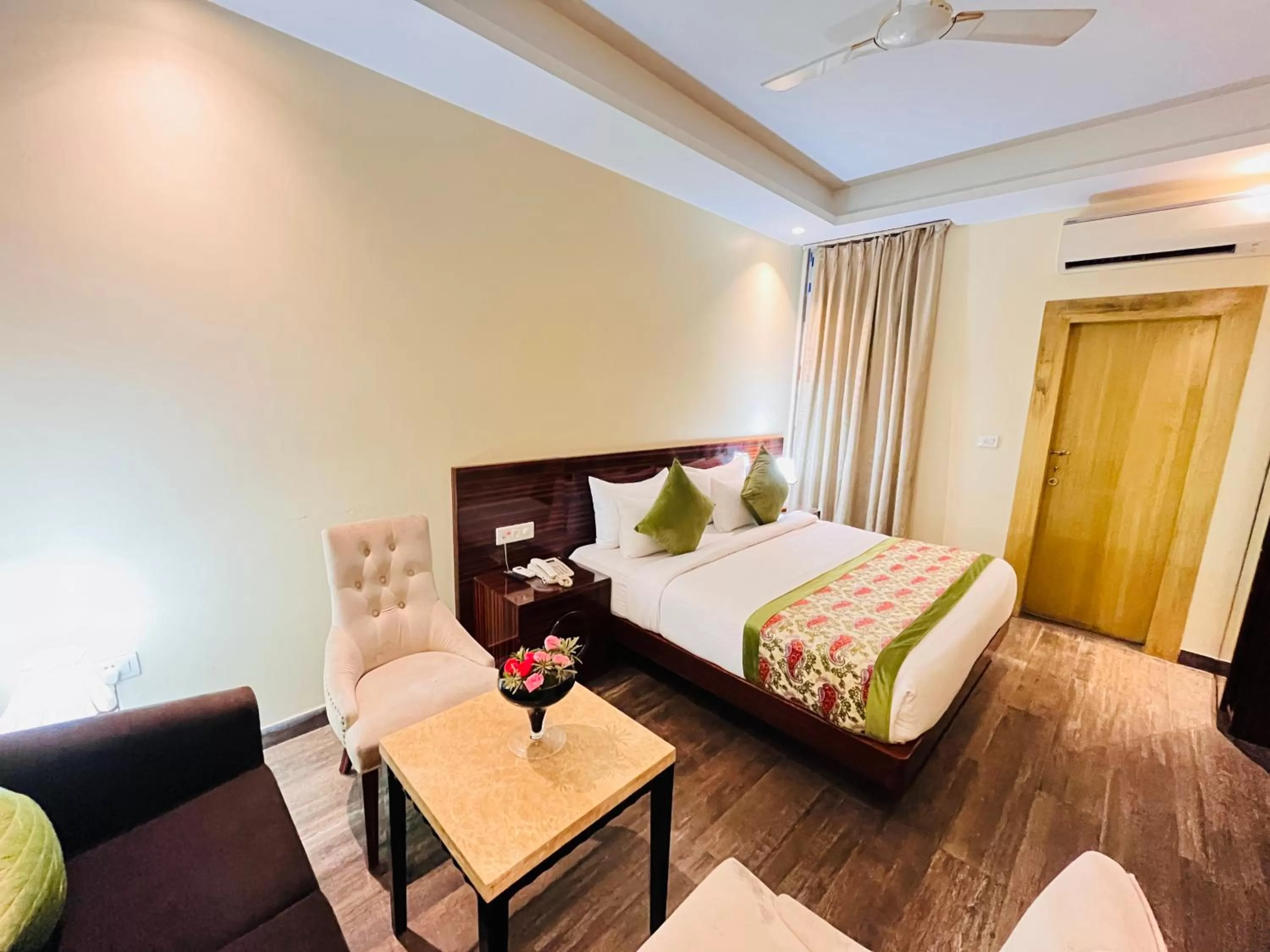 Bed in Hotel Banz near Delhi Airport