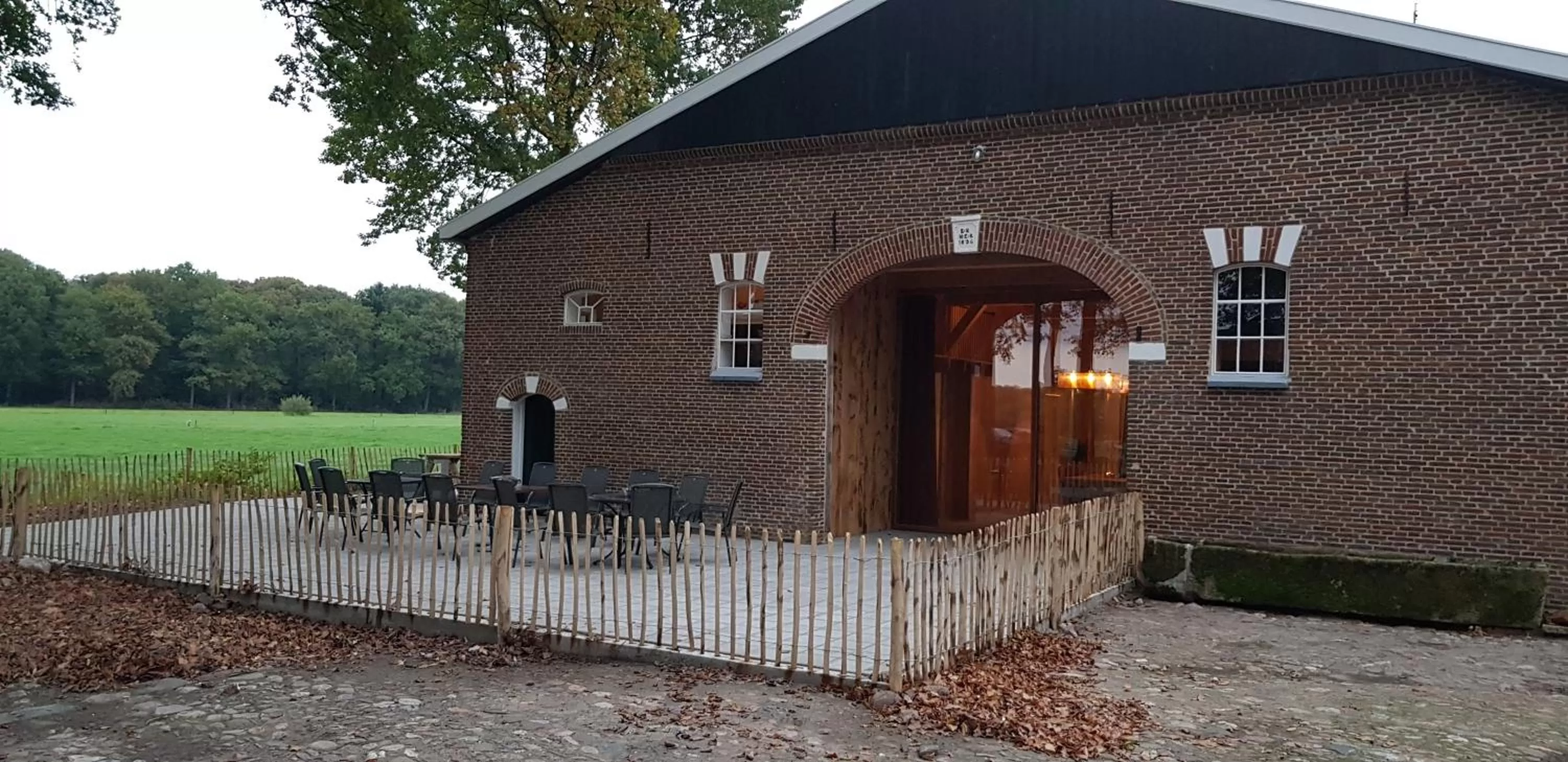 Facade/entrance, Property Building in Hotel Restaurant Roerdinkhof