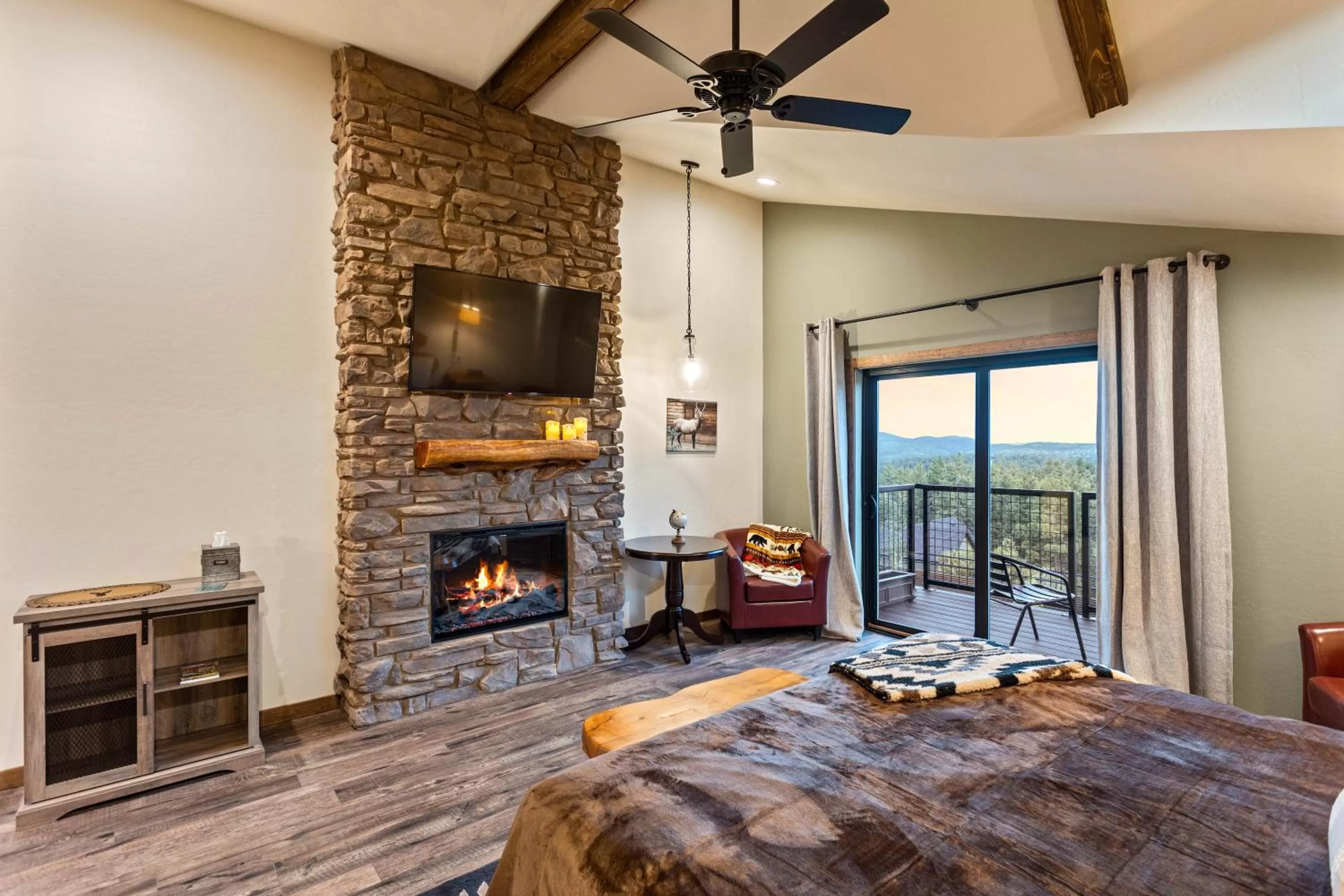 TV and multimedia, TV/Entertainment Center in Lodge at 5600