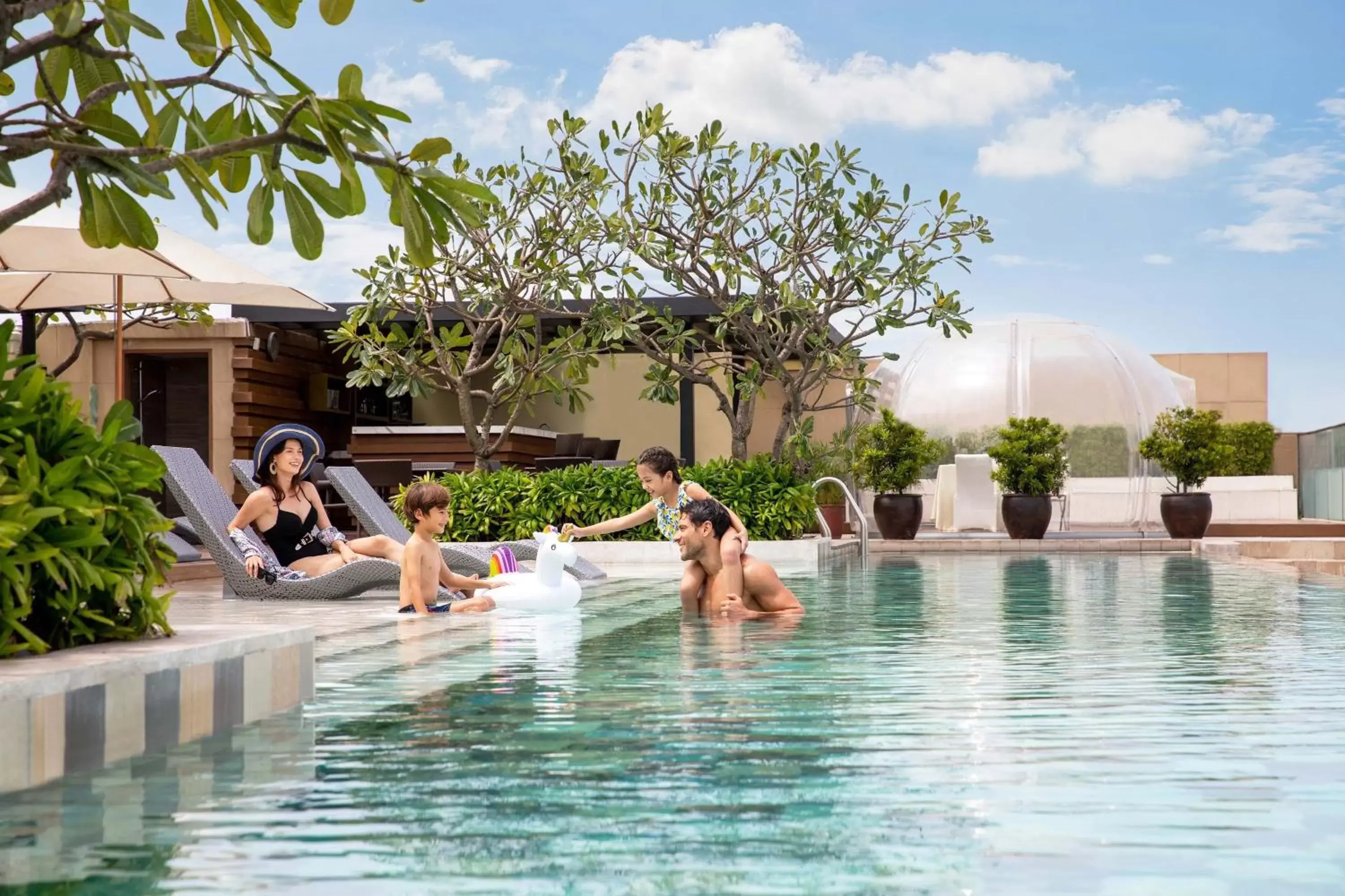 Swimming Pool in Manila Marriott Hotel