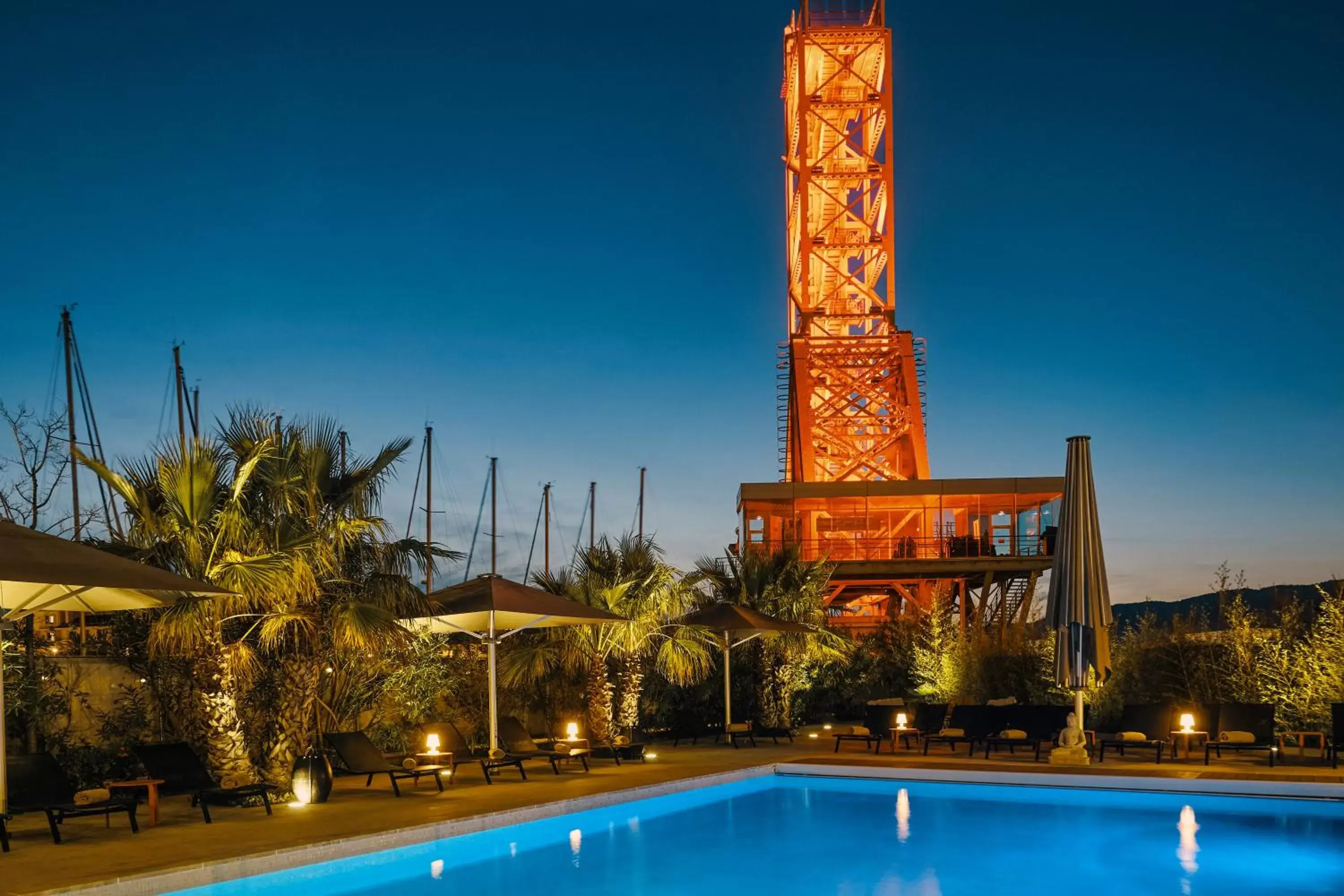 Swimming Pool in Hôtel Mercure Toulon La Seyne-Sur-Mer