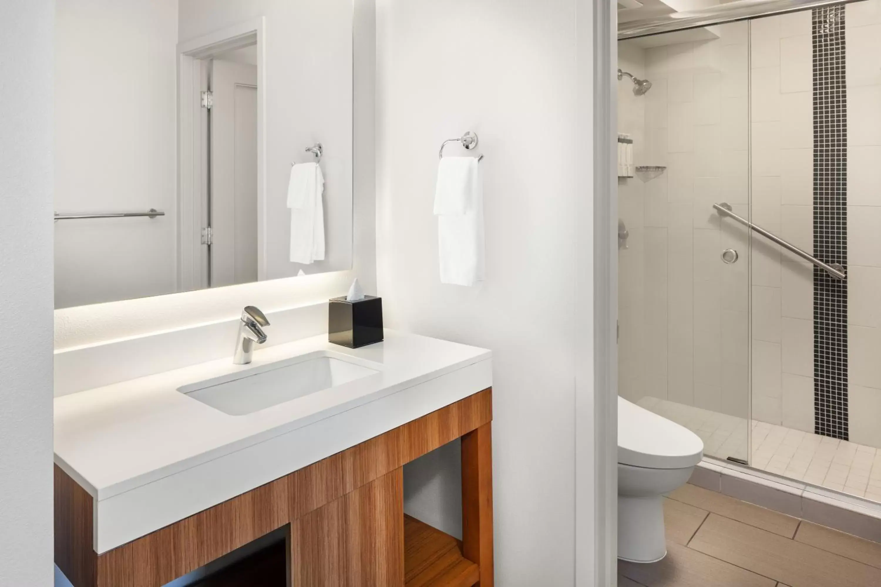 Bathroom in Hyatt Place Waikiki Beach