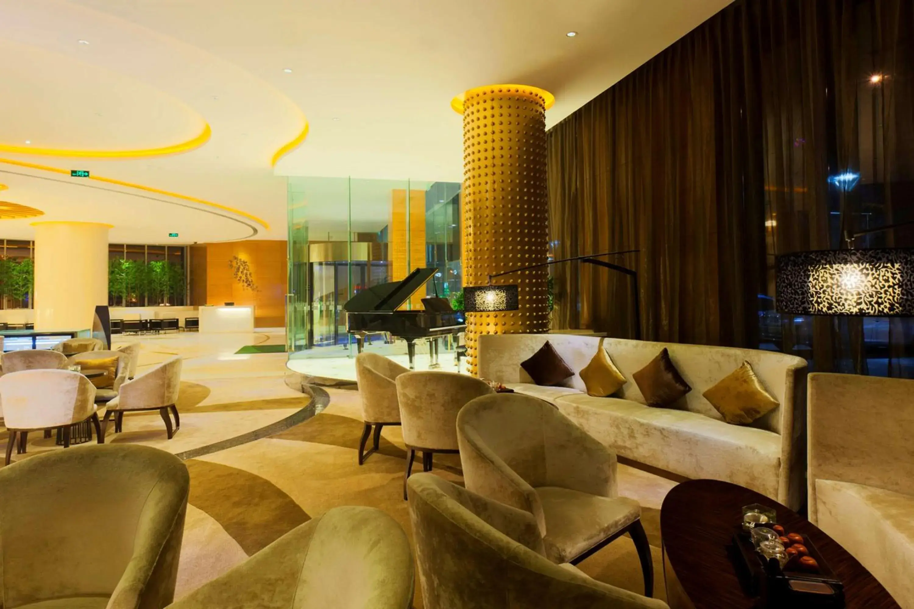 Lobby or reception, Lounge/Bar in Radisson Hotel Tianjin Aqua City