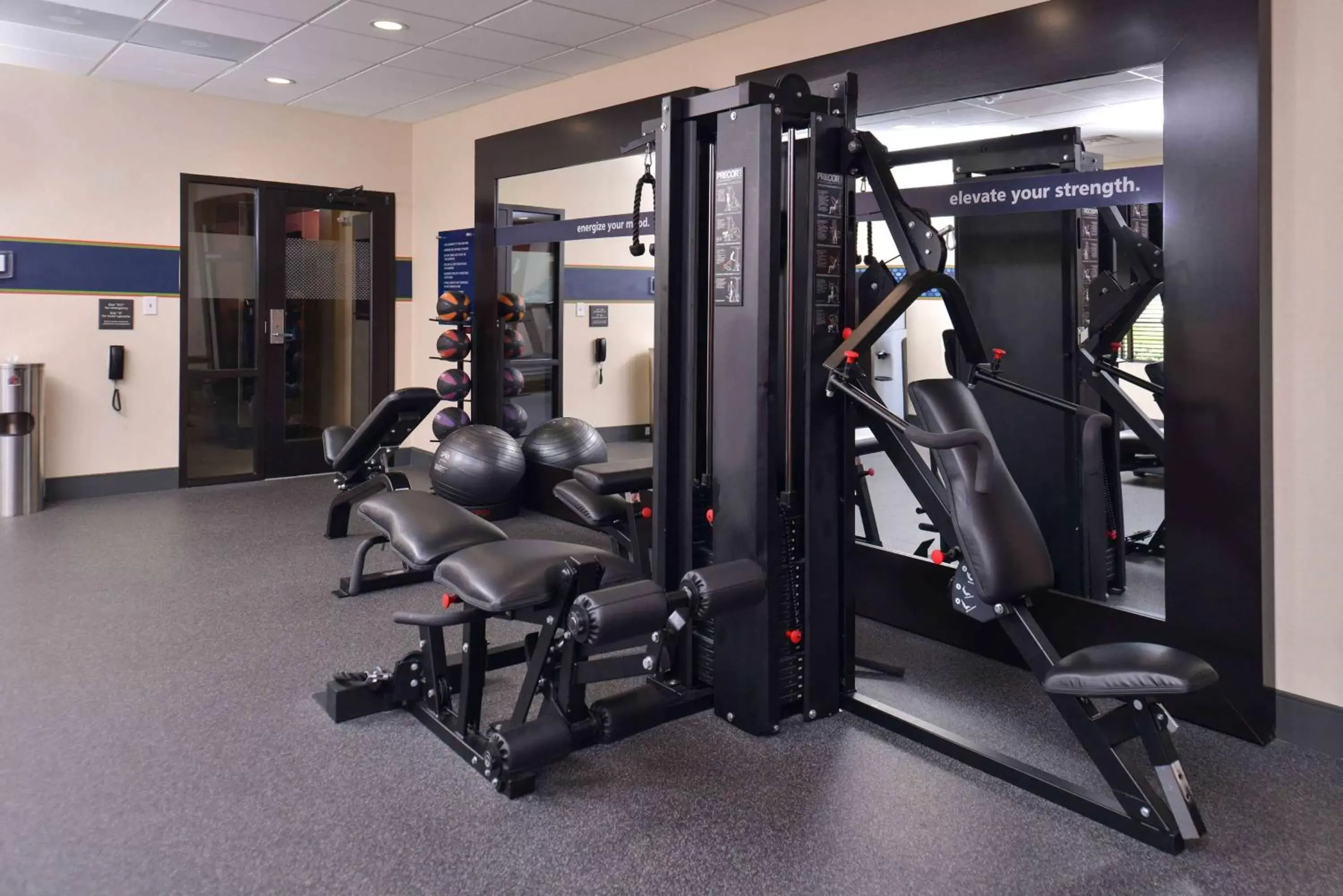 Fitness centre/facilities, Fitness Center/Facilities in Hampton Inn & Suites Dallas Market Center