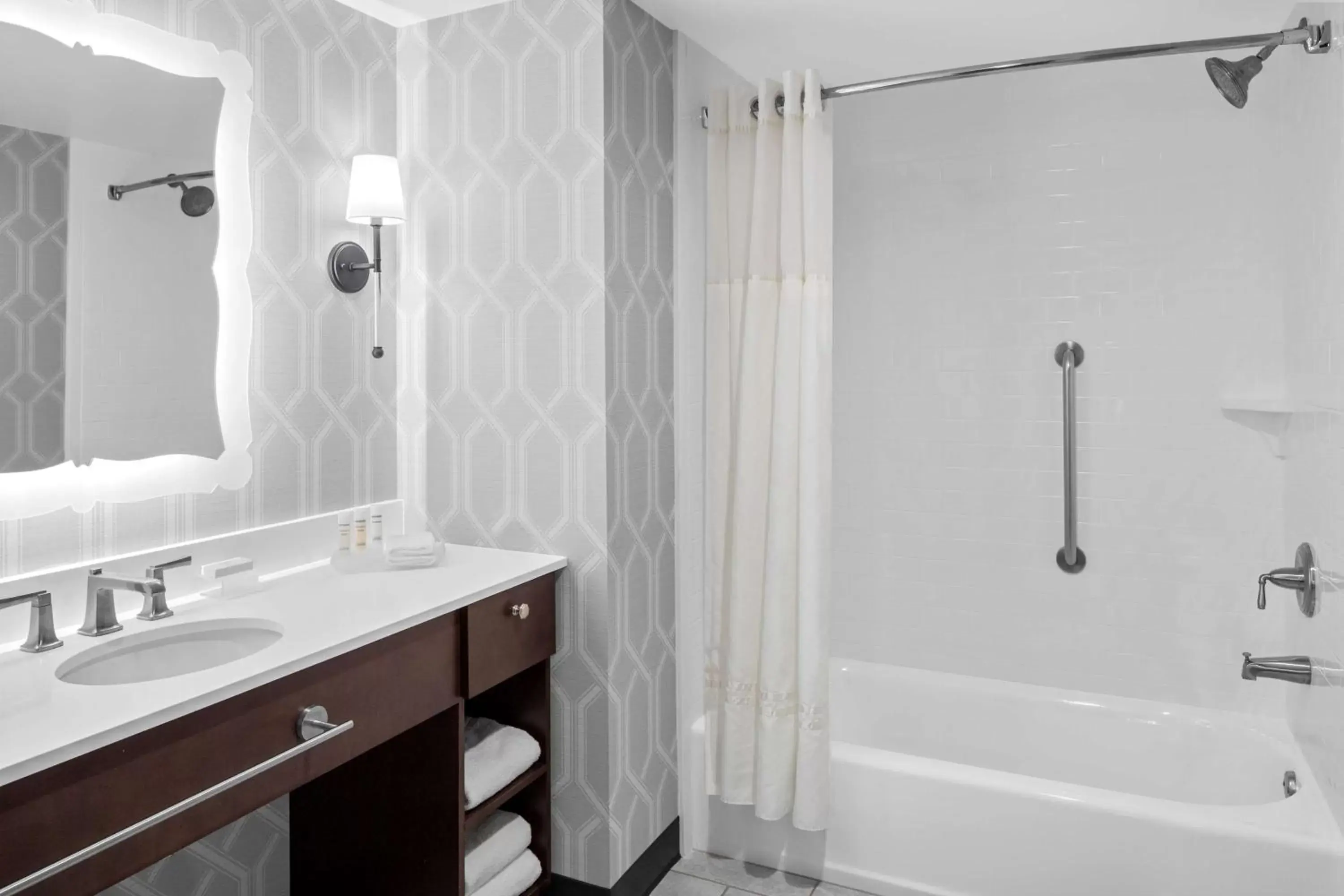 Bathroom in Homewood Suites by Hilton Orland Park