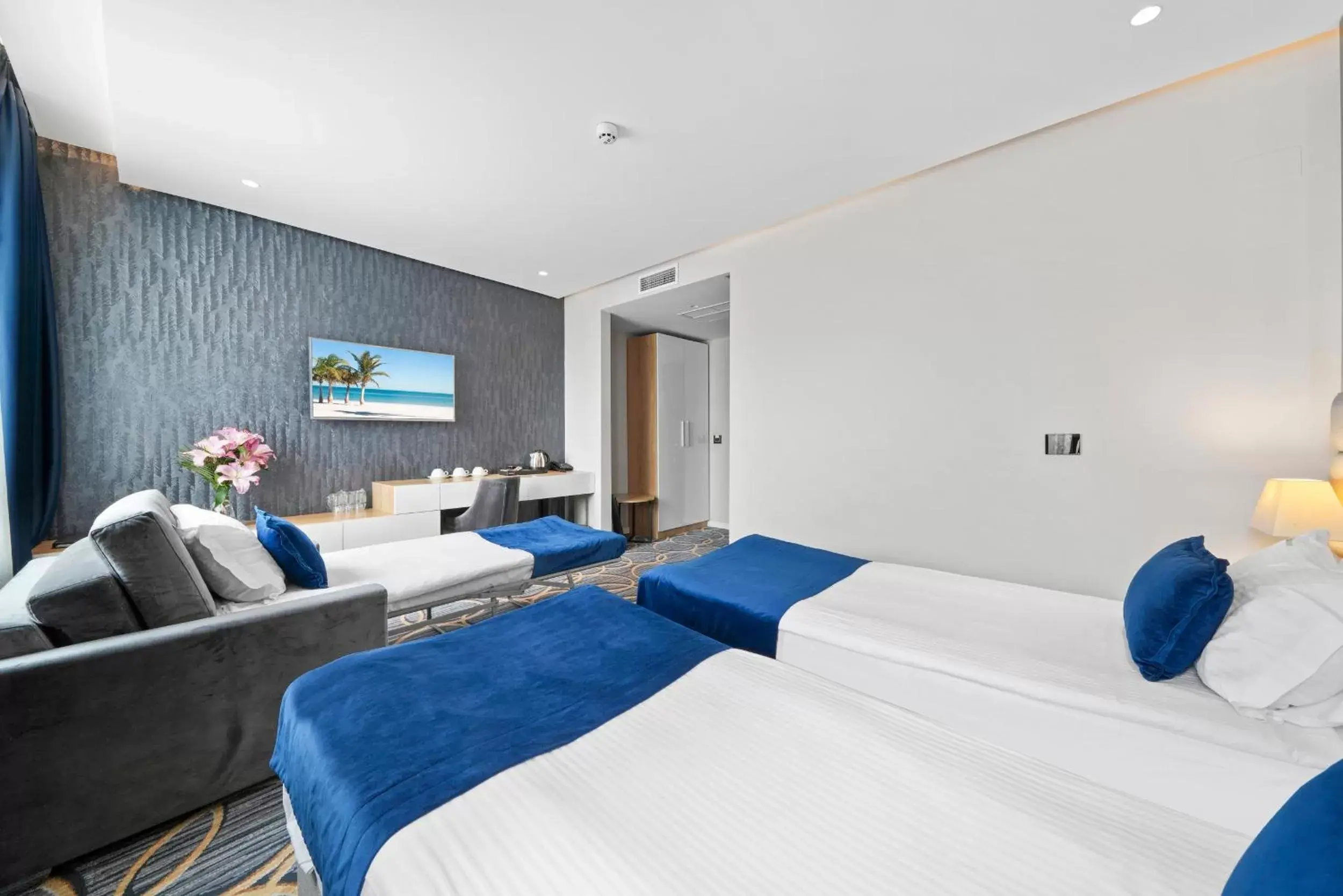 Bedroom, Bed in Sky Hotel