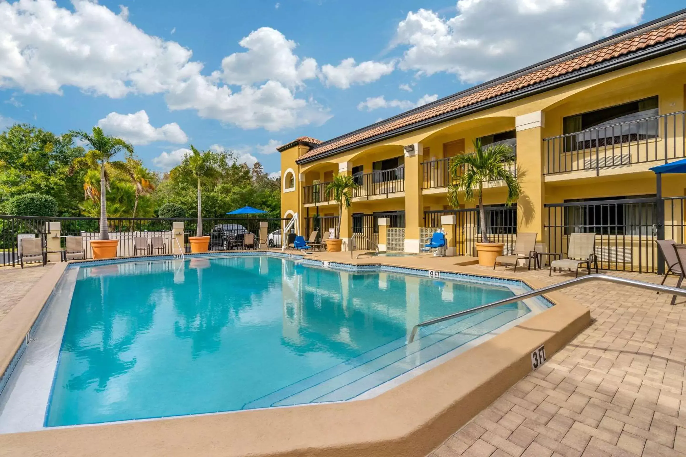 On site, Swimming Pool in Comfort Inn Sun City Center-Tampa South