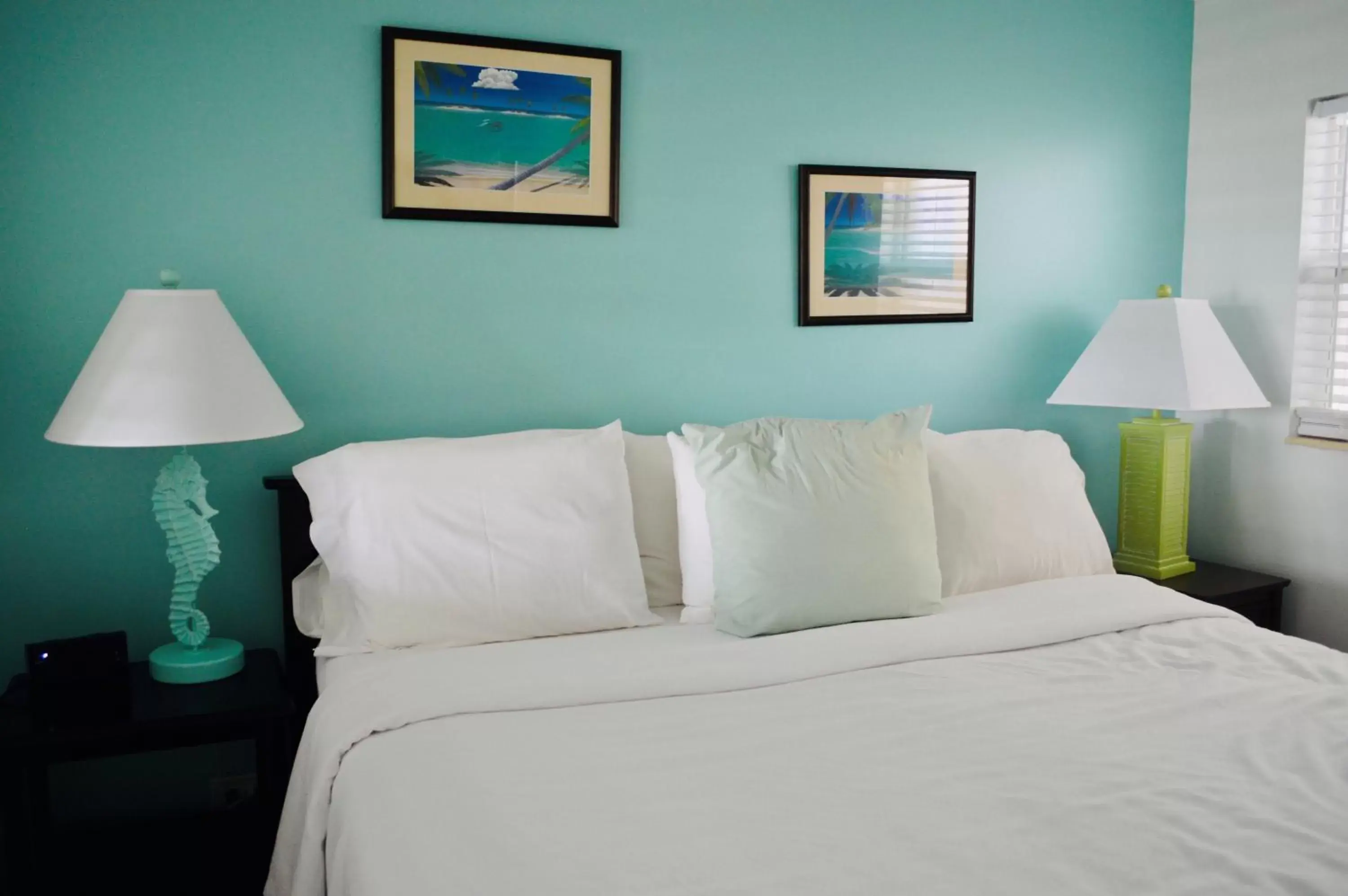 Bed in Drop Anchor Resort & Marina