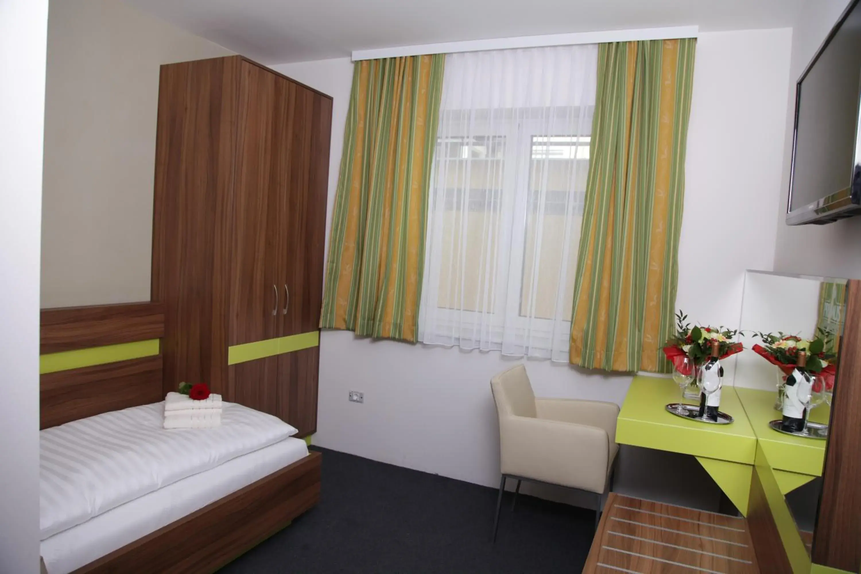 Bed in Primus Hotel & Apartments