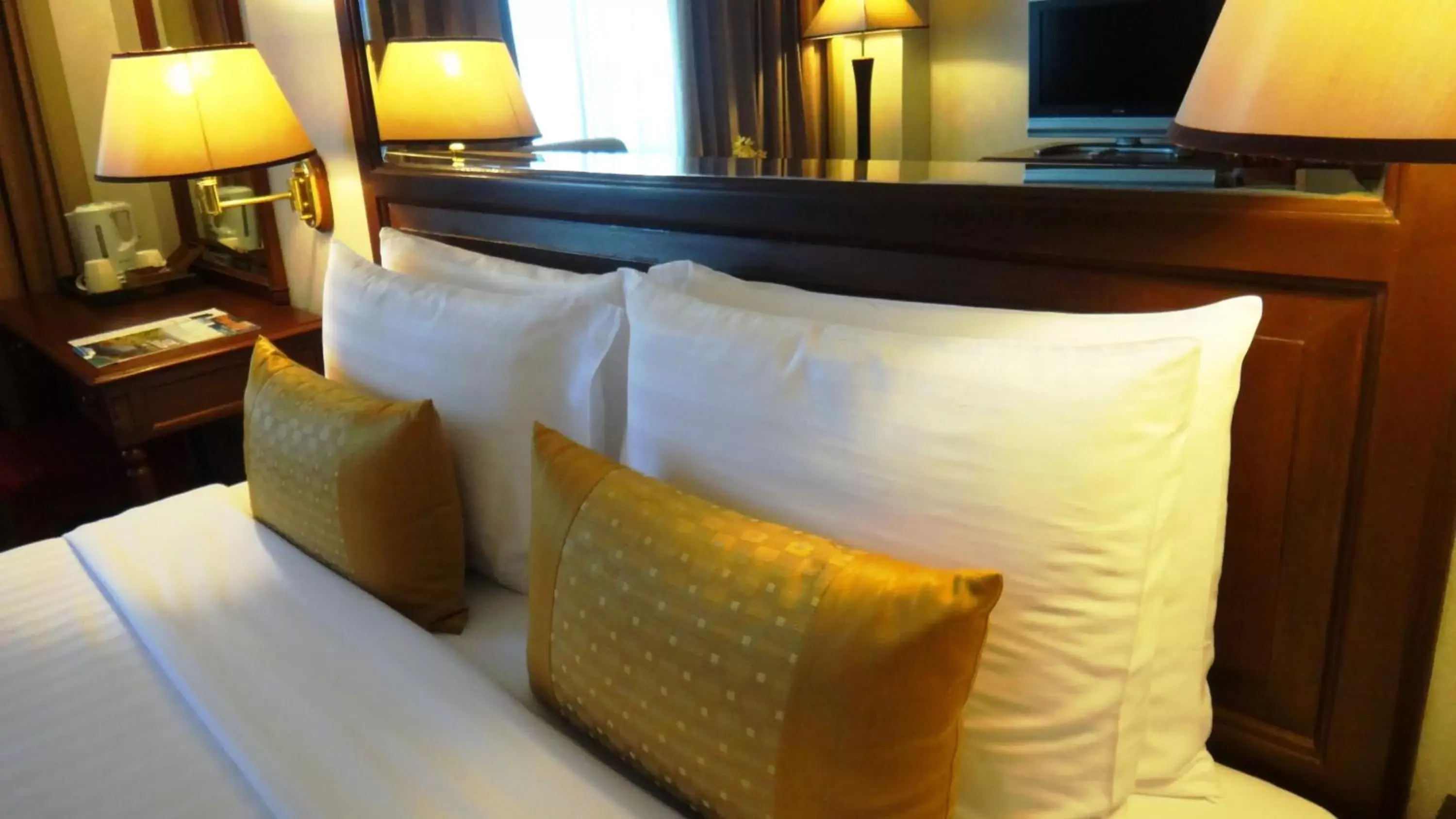 Bed in Arnoma Hotel Bangkok - SHA Plus