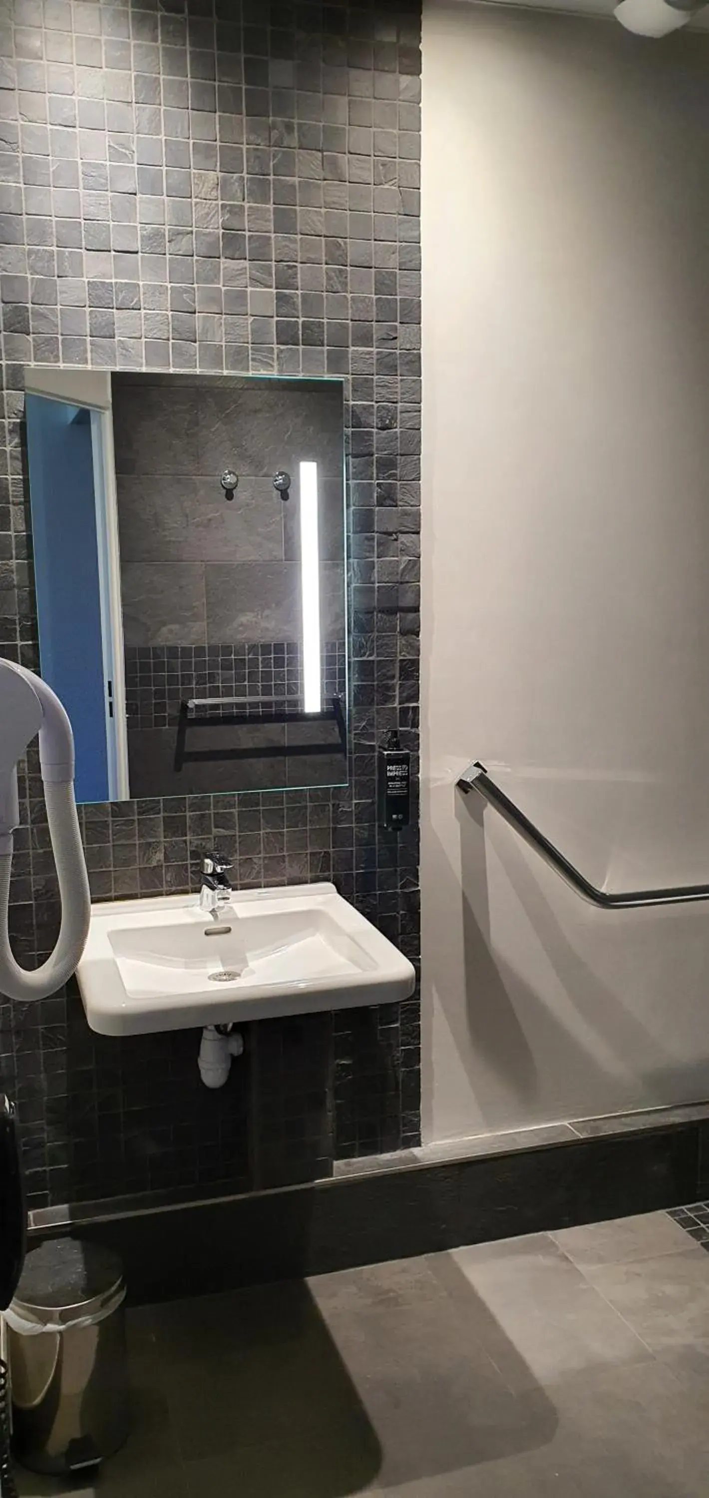 Facility for disabled guests, Bathroom in ibis Styles Paris Tolbiac Bibliotheque
