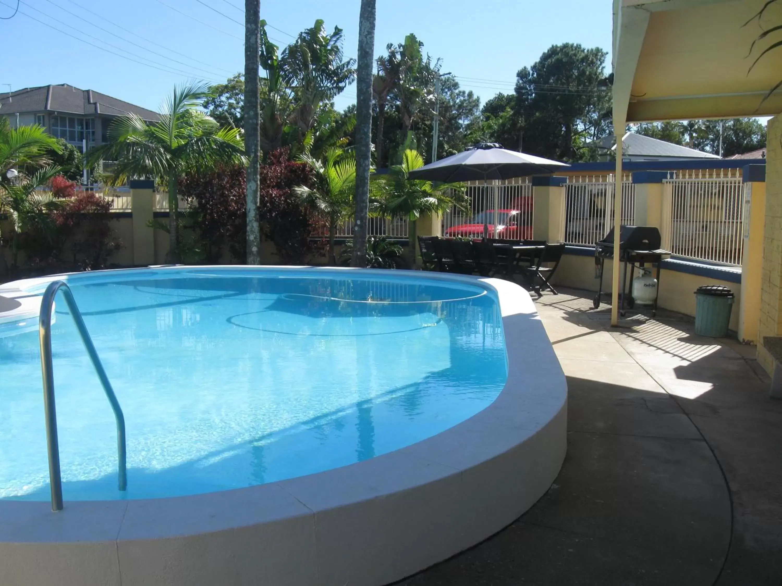 Swimming pool in Sunburst Motel