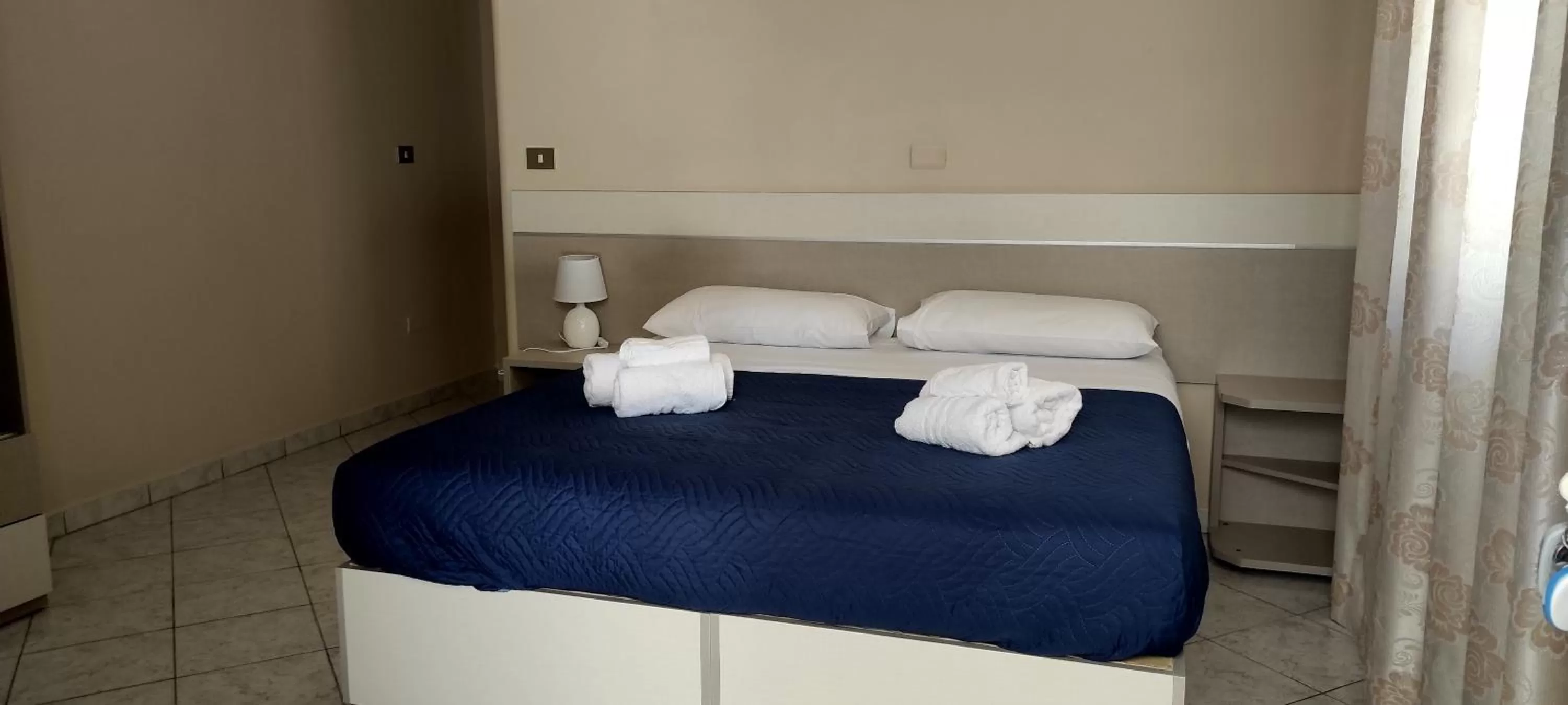 Bed in Residence Santa Barbara