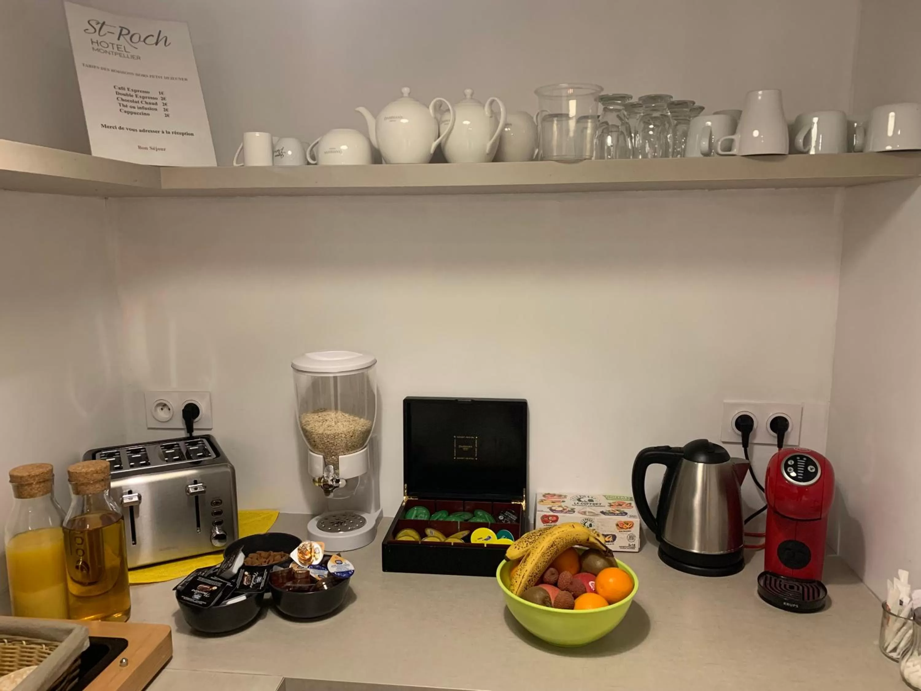 Breakfast, Kitchen/Kitchenette in Hôtel Saint Roch Montpellier Centre