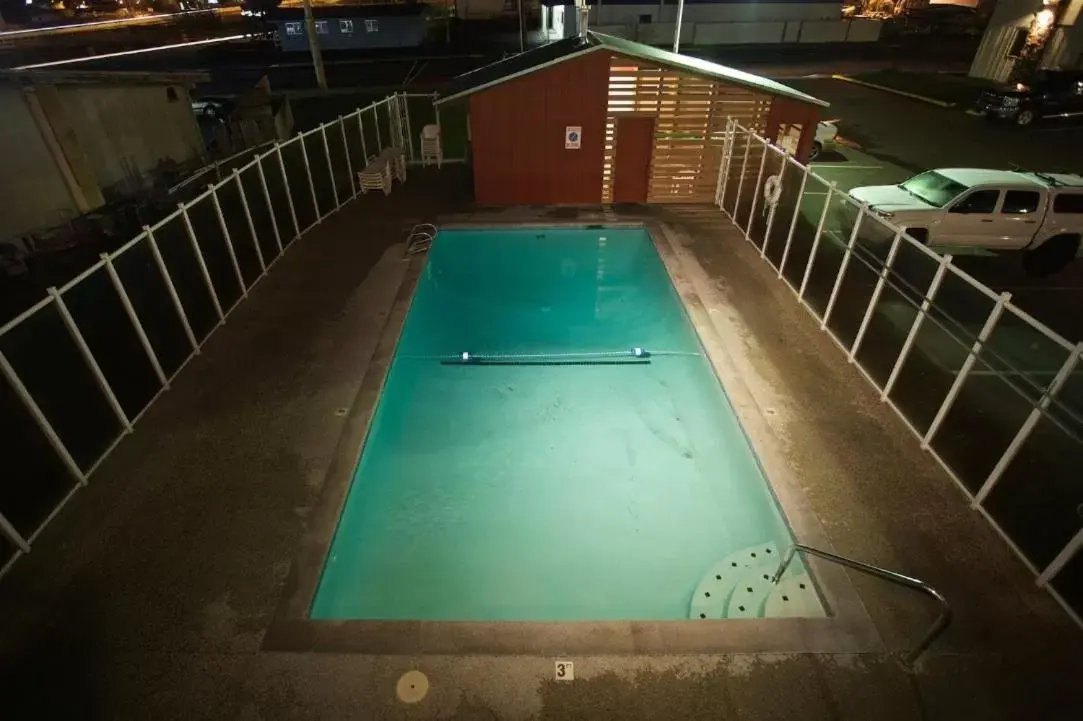 Swimming pool, Pool View in Cousin's Country Inn