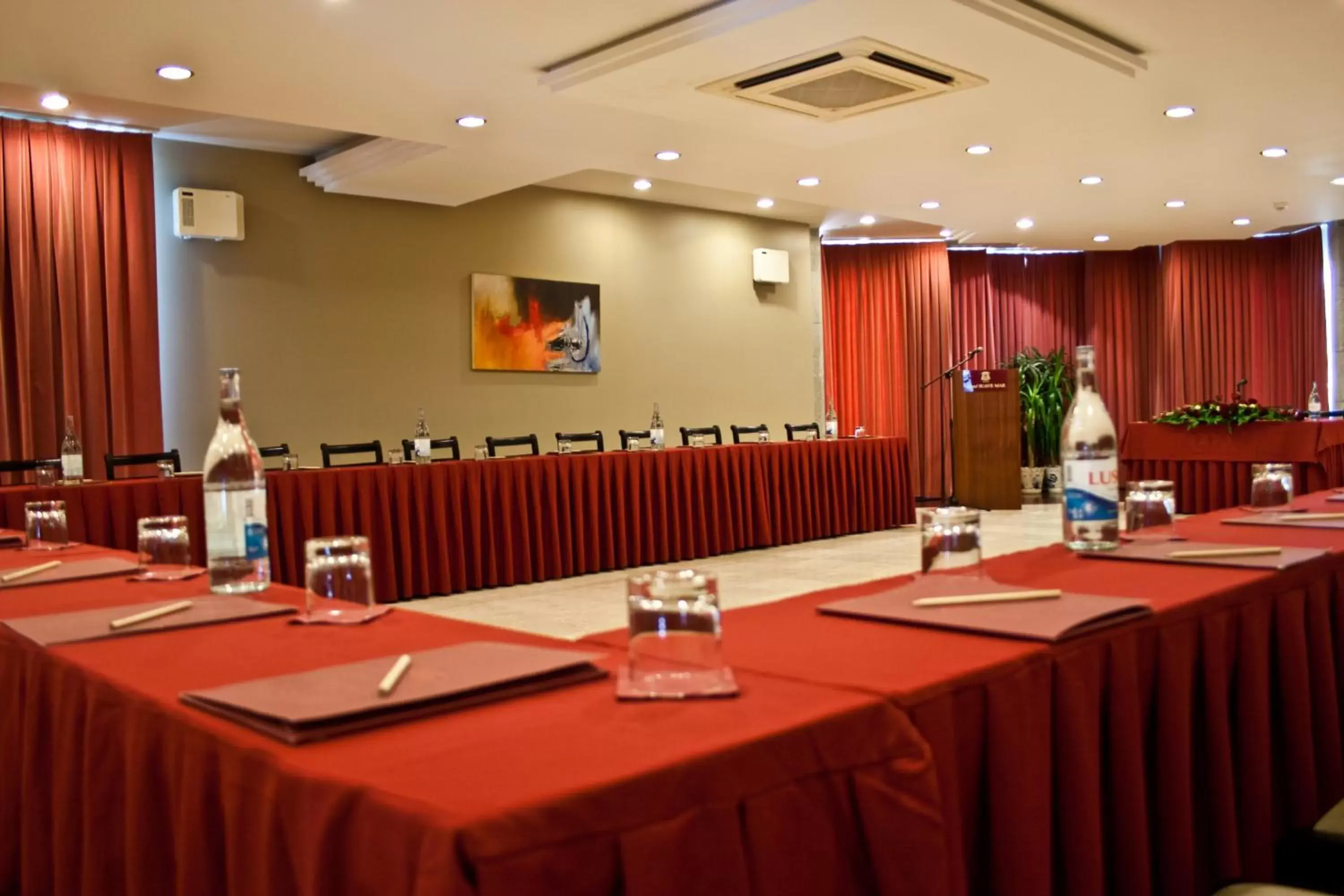 Business facilities in Hotel Suave Mar