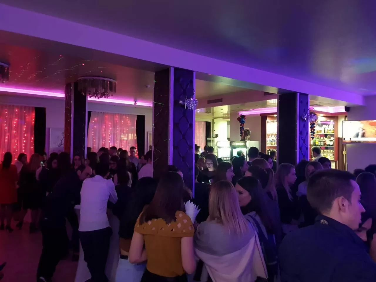 Restaurant/places to eat in Hotel Aris