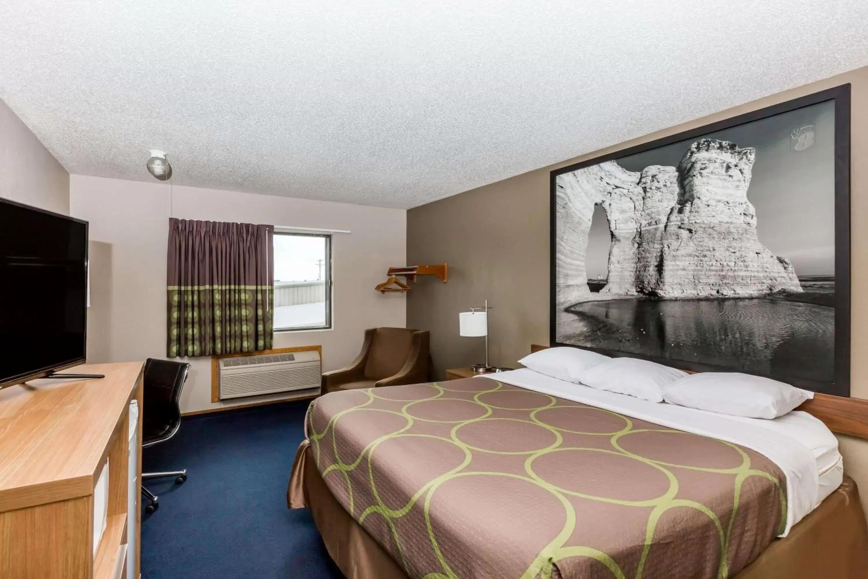 Photo of the whole room, Bed in Super 8 by Wyndham Hays KS