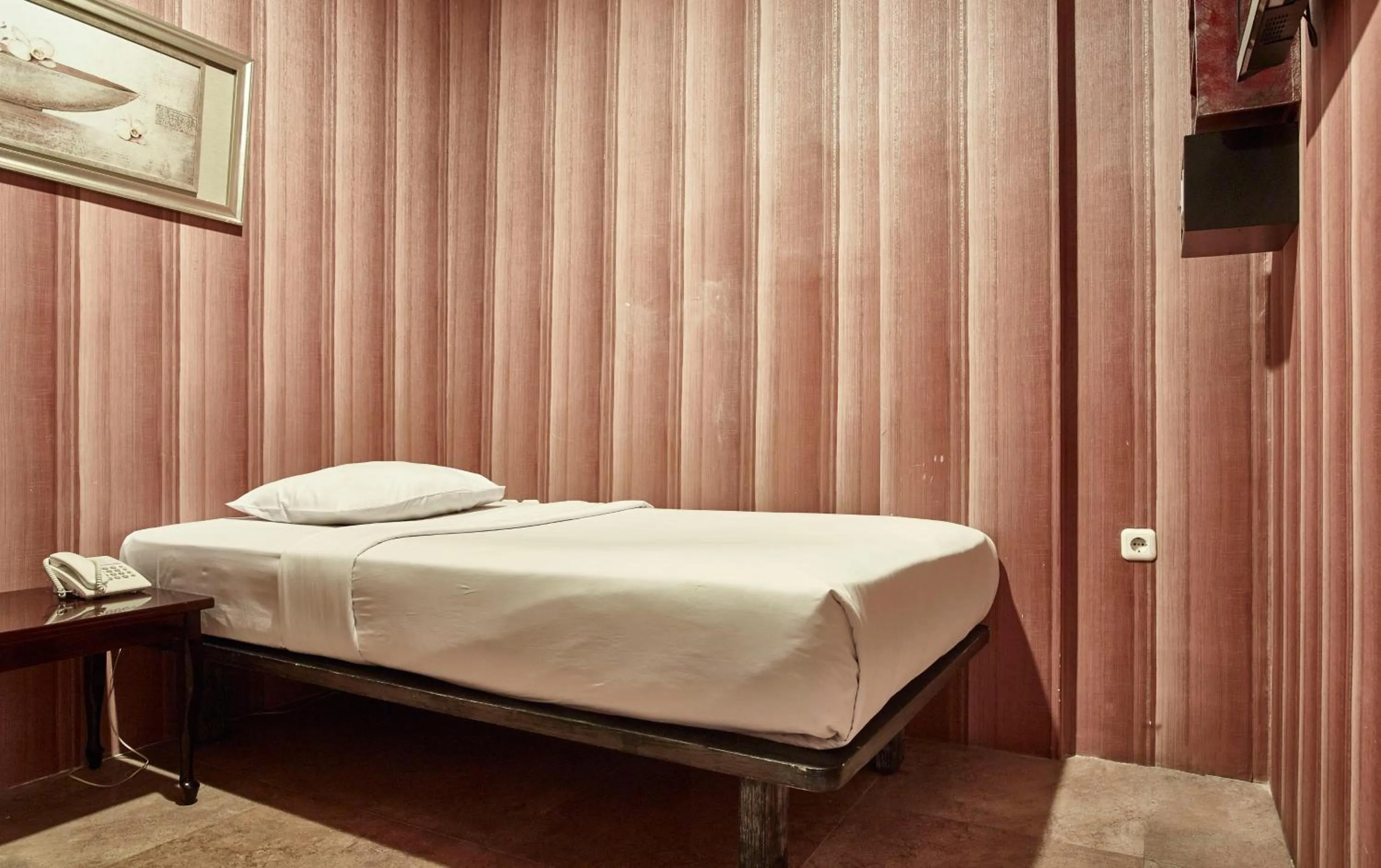 Bedroom, Bed in Twins Hotel