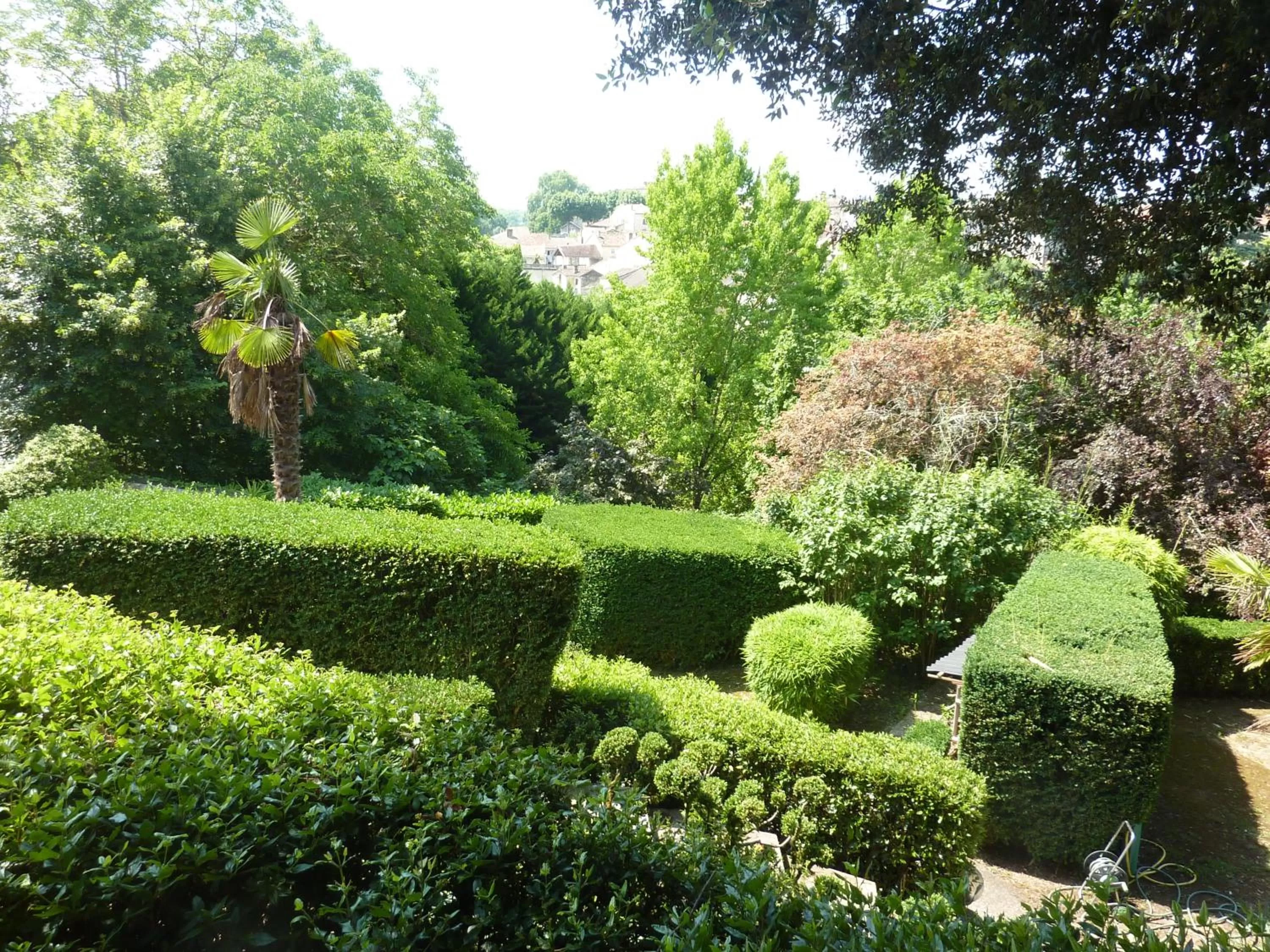 Garden in Beaux Chênes