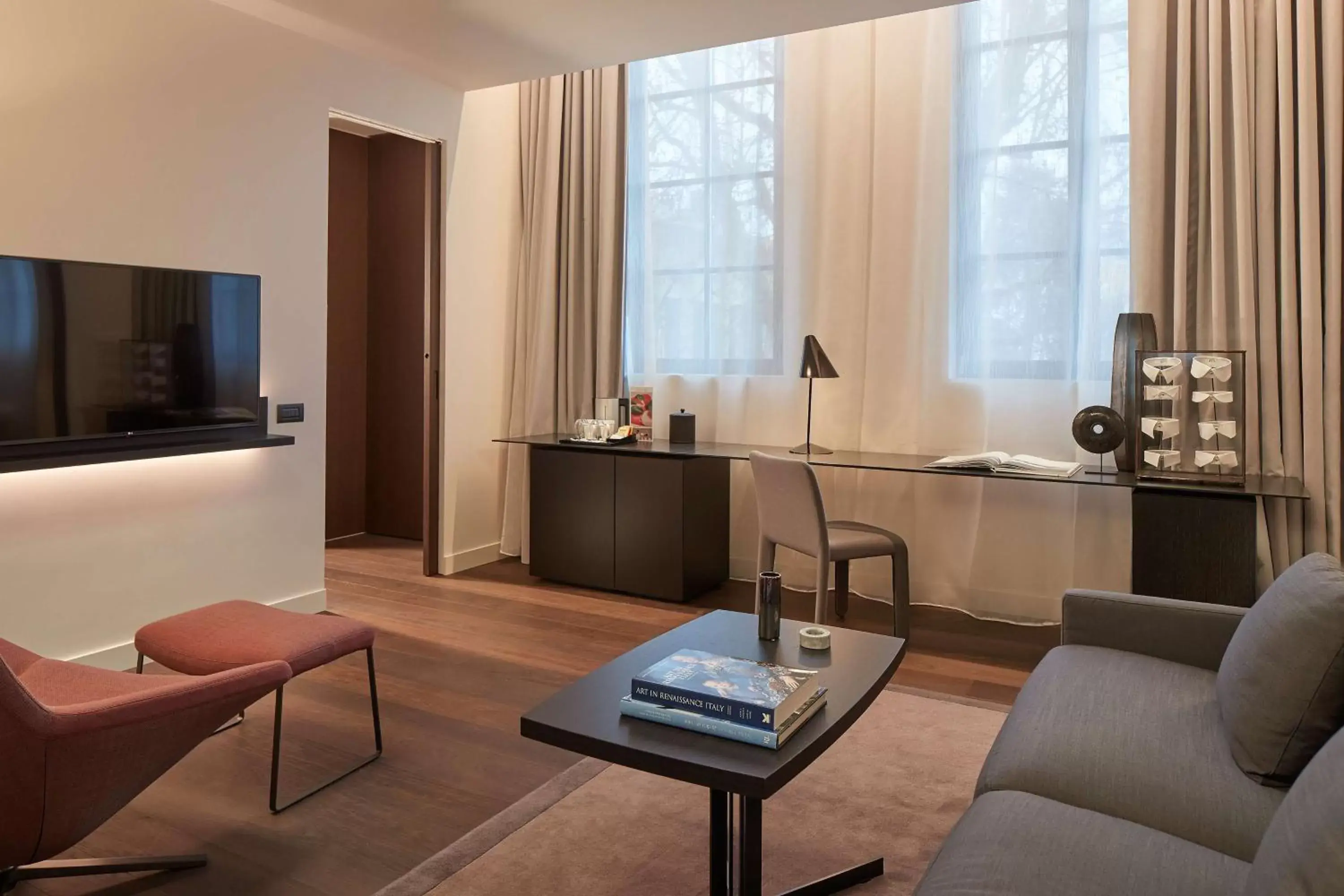 Bedroom, Seating Area in Hilton Lake Como