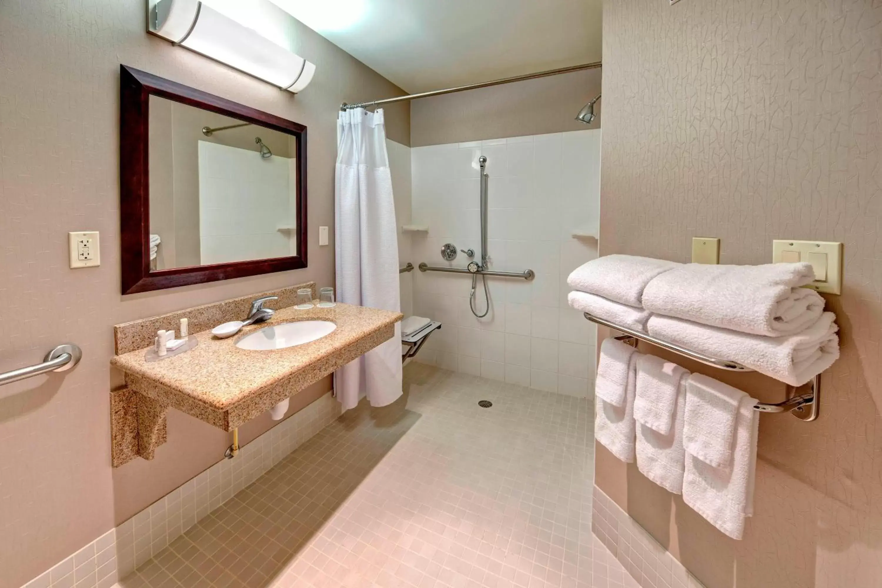 Bathroom in SpringHill Suites by Marriott Naples