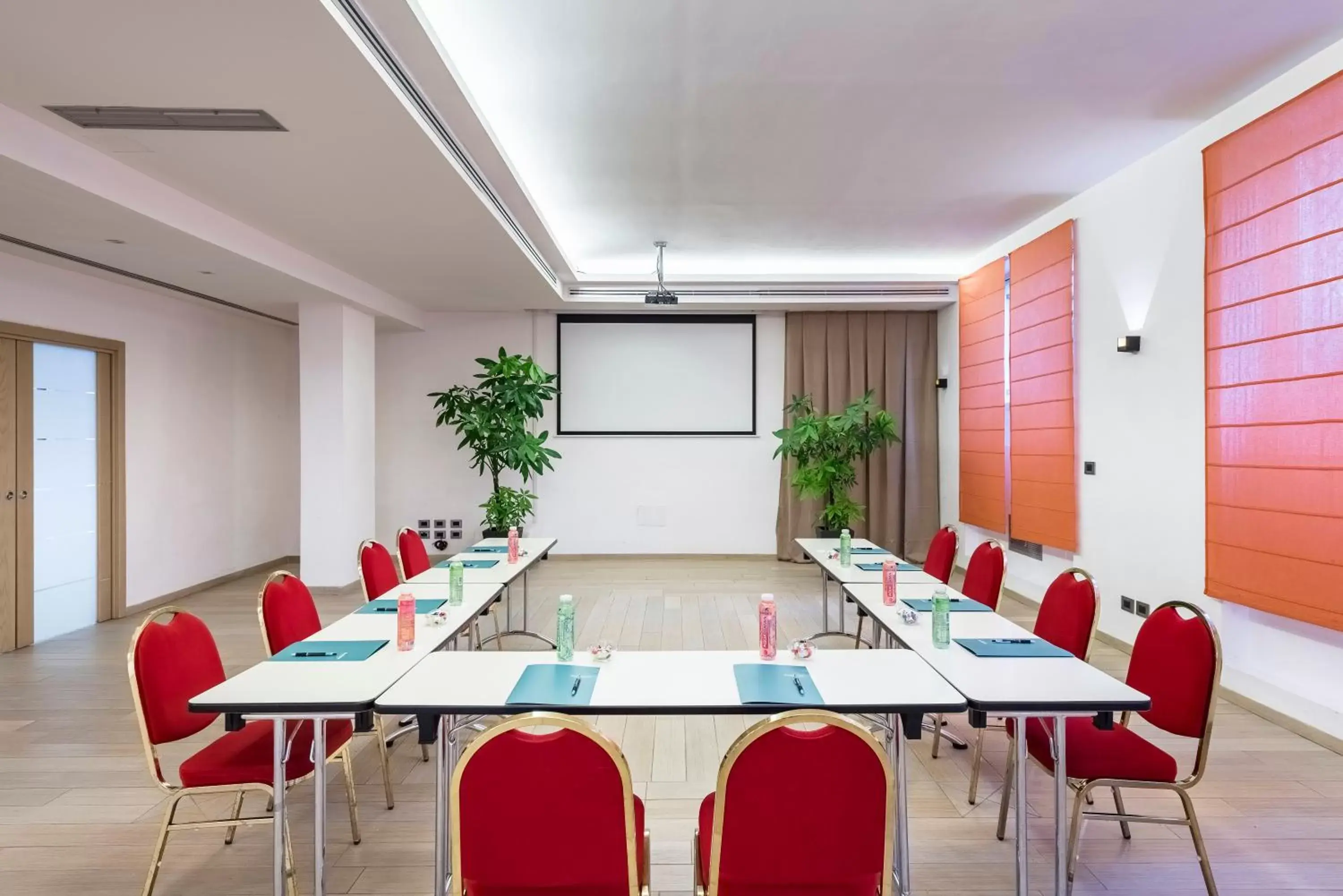 Meeting/conference room in Occidental Aurelia