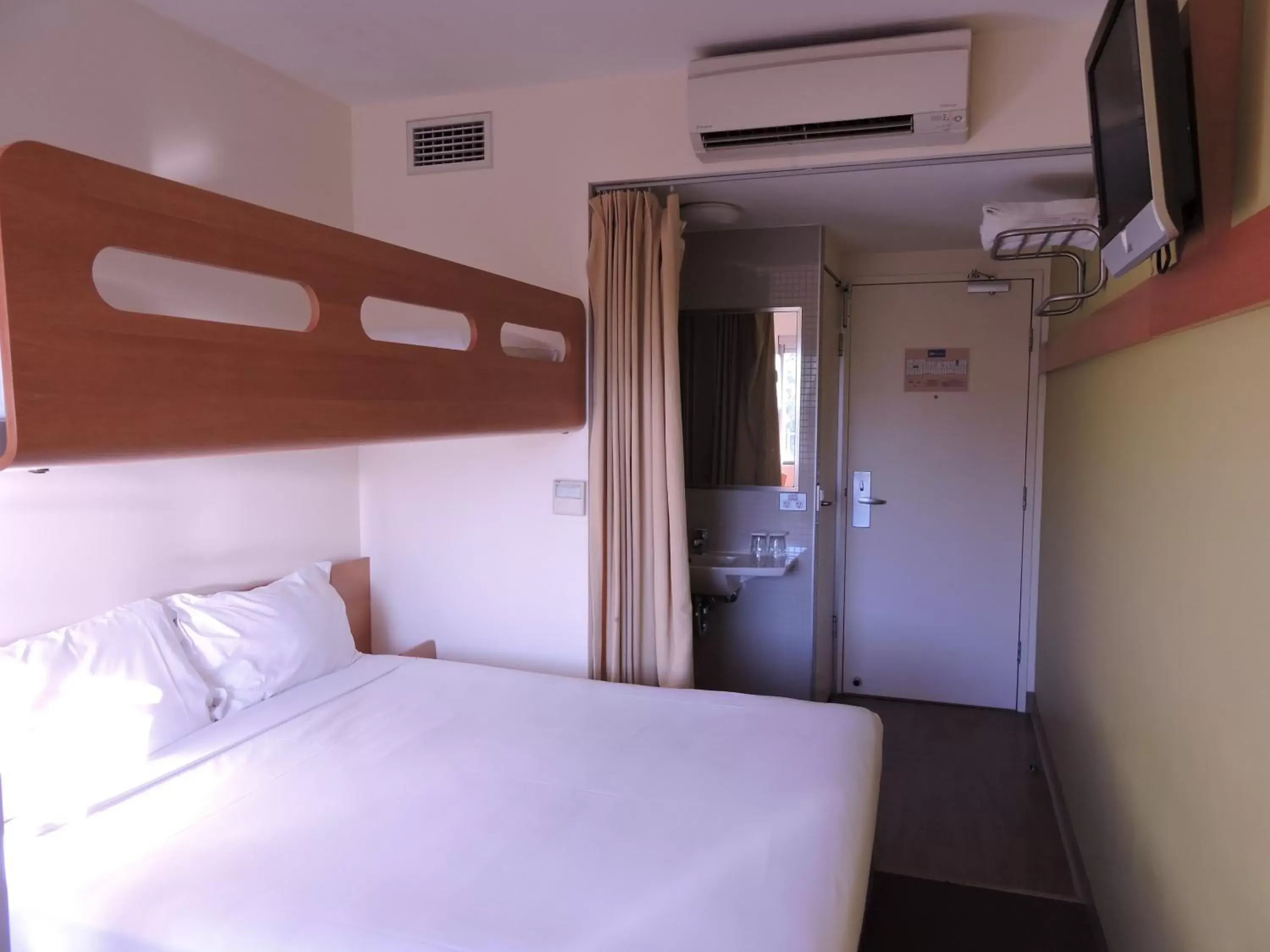 Bed, Bunk Bed in ibis Budget Sydney Olympic Park