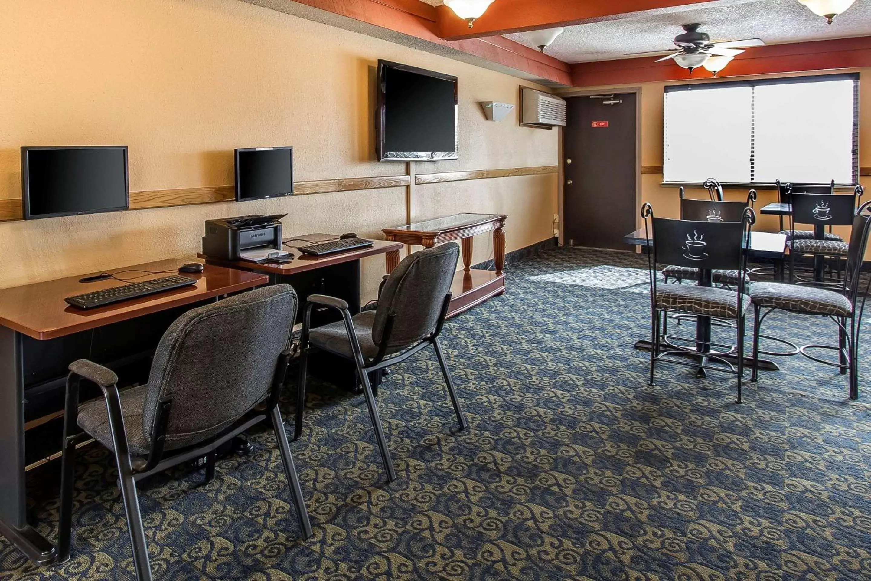 On site, Business Area/Conference Room in Econo Lodge Inn & Suites Clinton