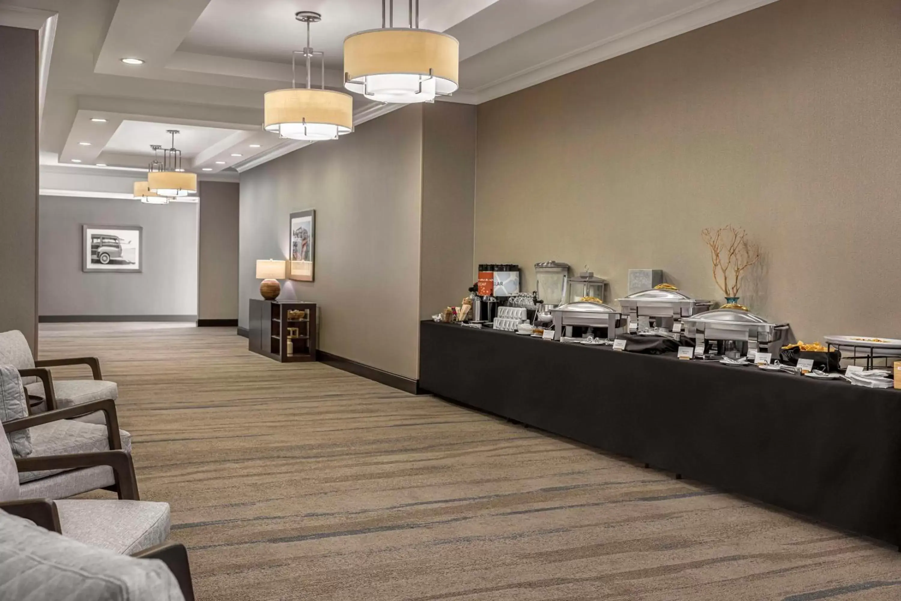 Dining area in Hilton Garden Inn Los Angeles/Redondo Beach