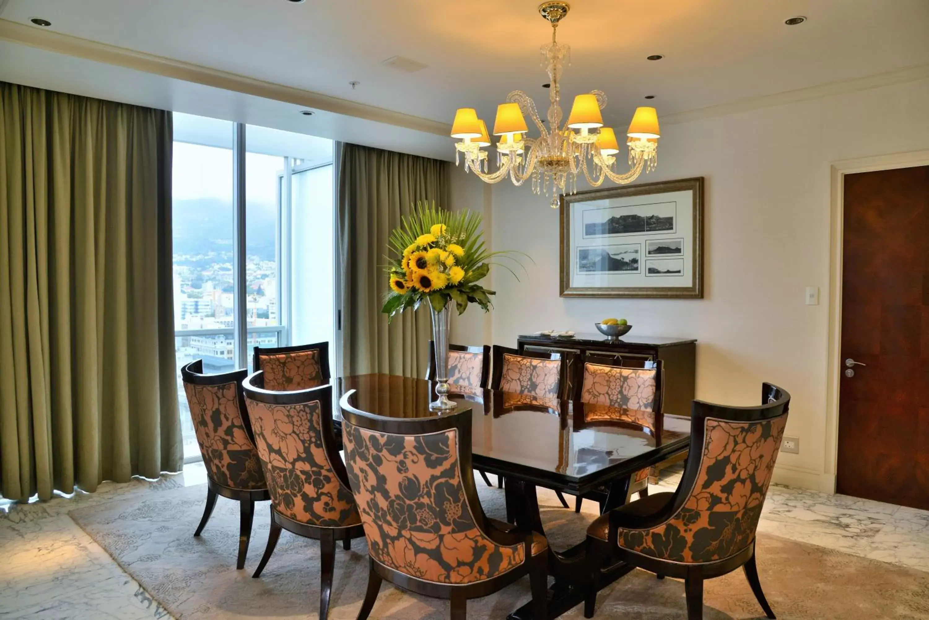 Balcony/Terrace, Dining Area in Taj Cape Town