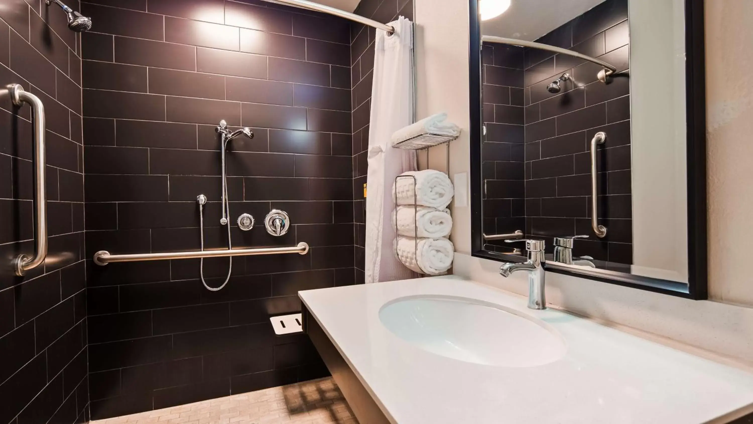 Bathroom in Best Western Plus New Barstow Inn & Suites