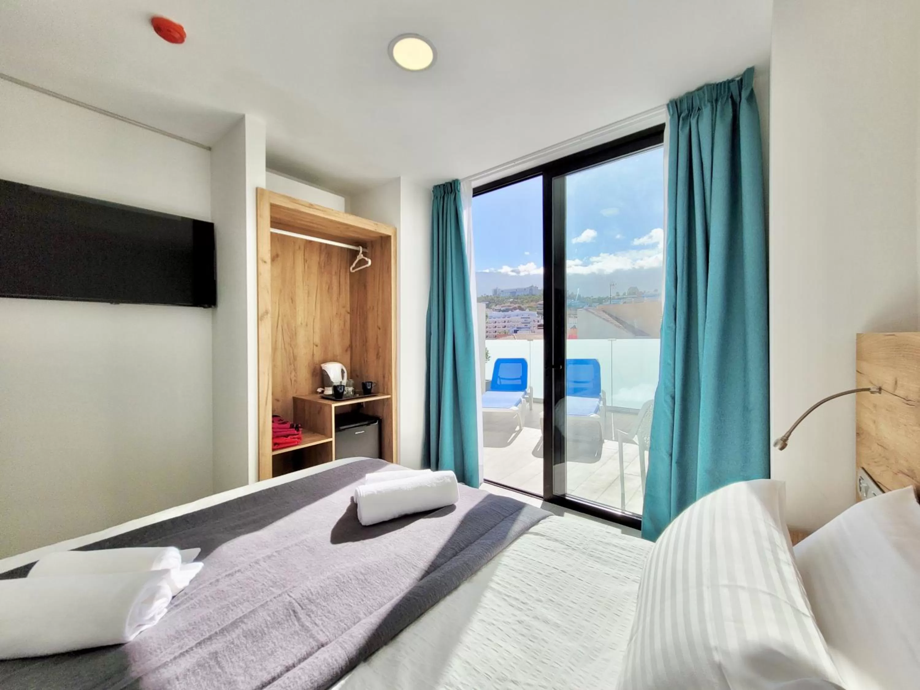 Restaurant/places to eat, Bed in Puerto Azul