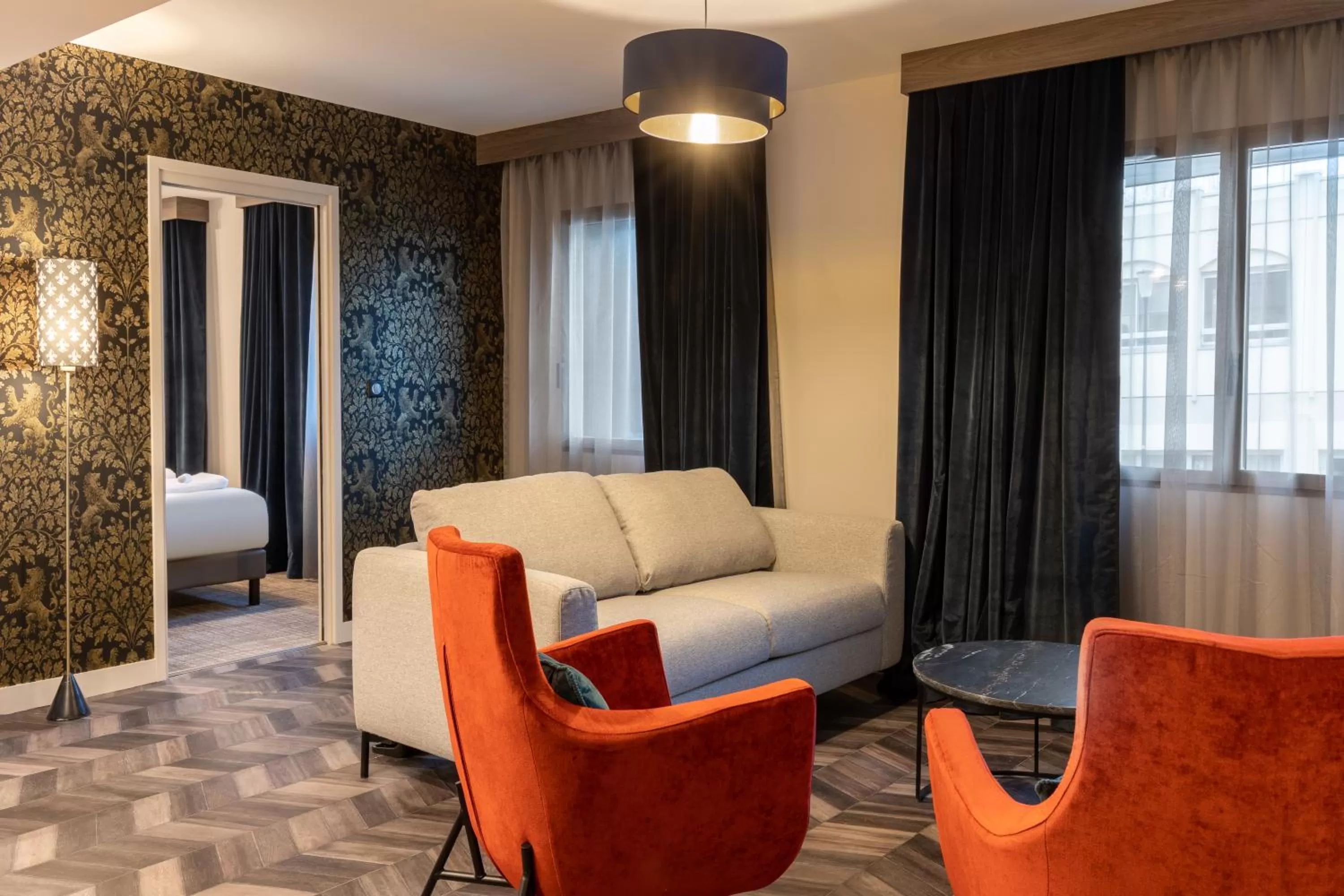 Living room, Bed in Best Western Plus Le Conquerant Rouen Nord