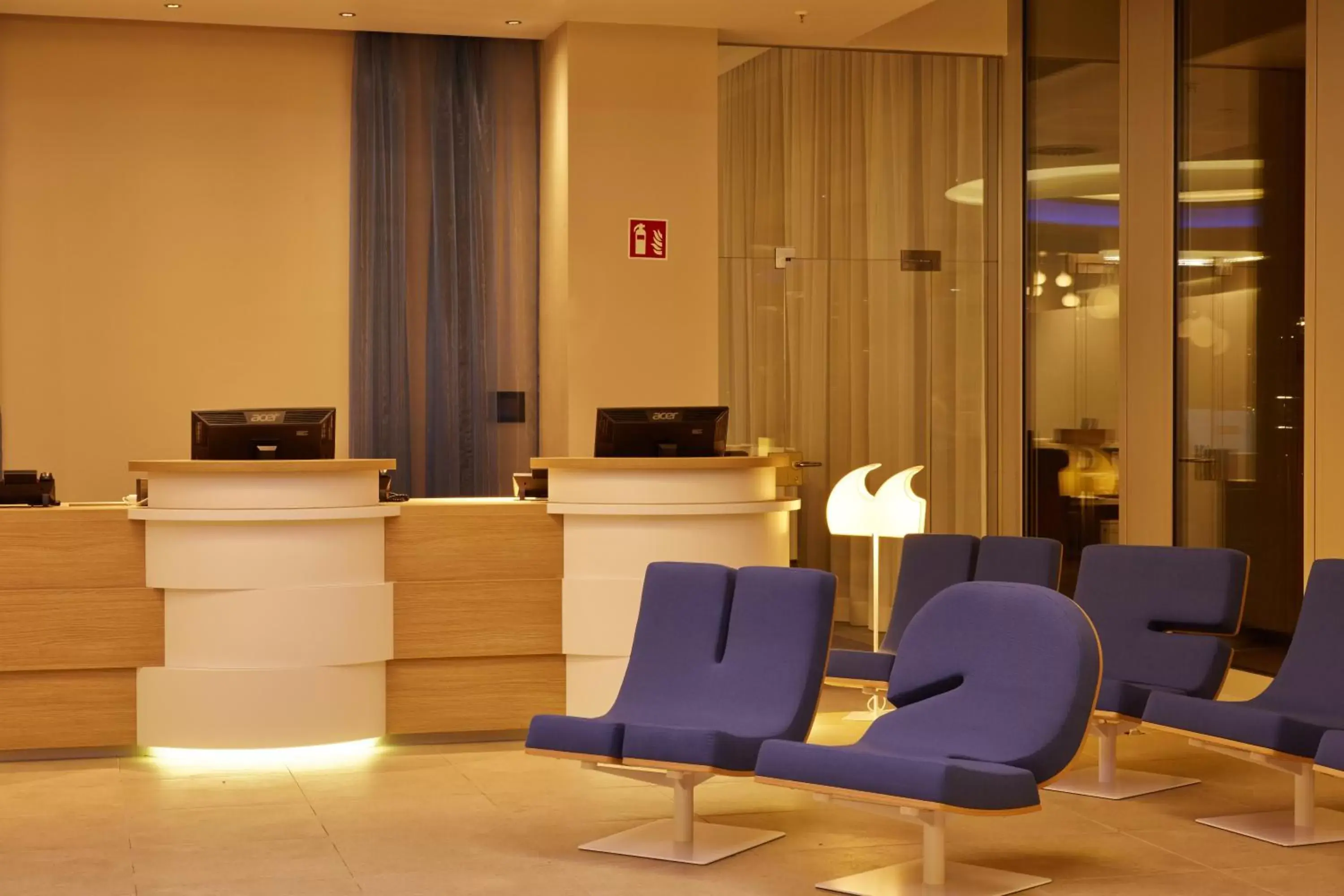 Lobby or reception in H2 Hotel München Messe