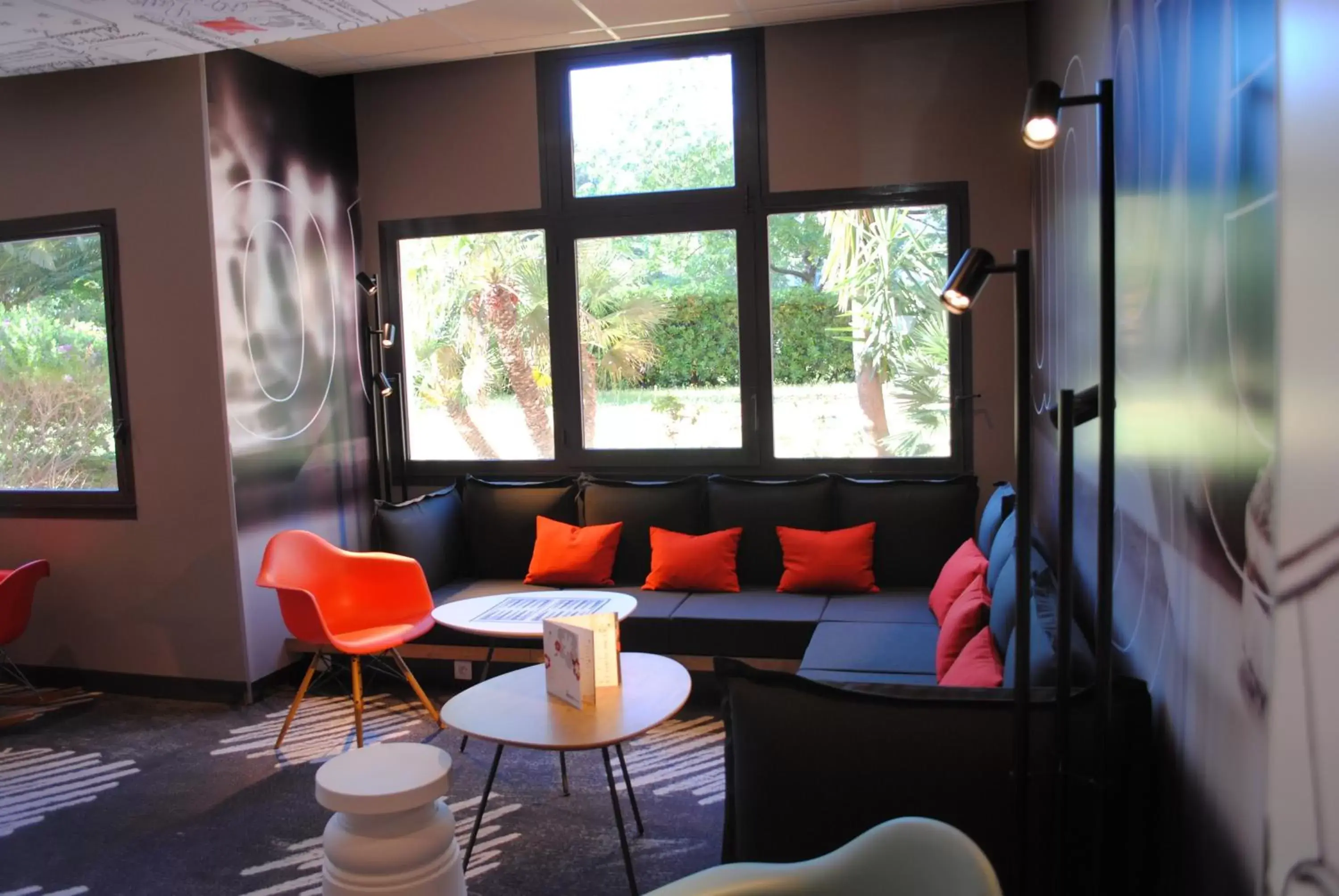 Lounge or bar, Seating Area in ibis Hyeres Centre