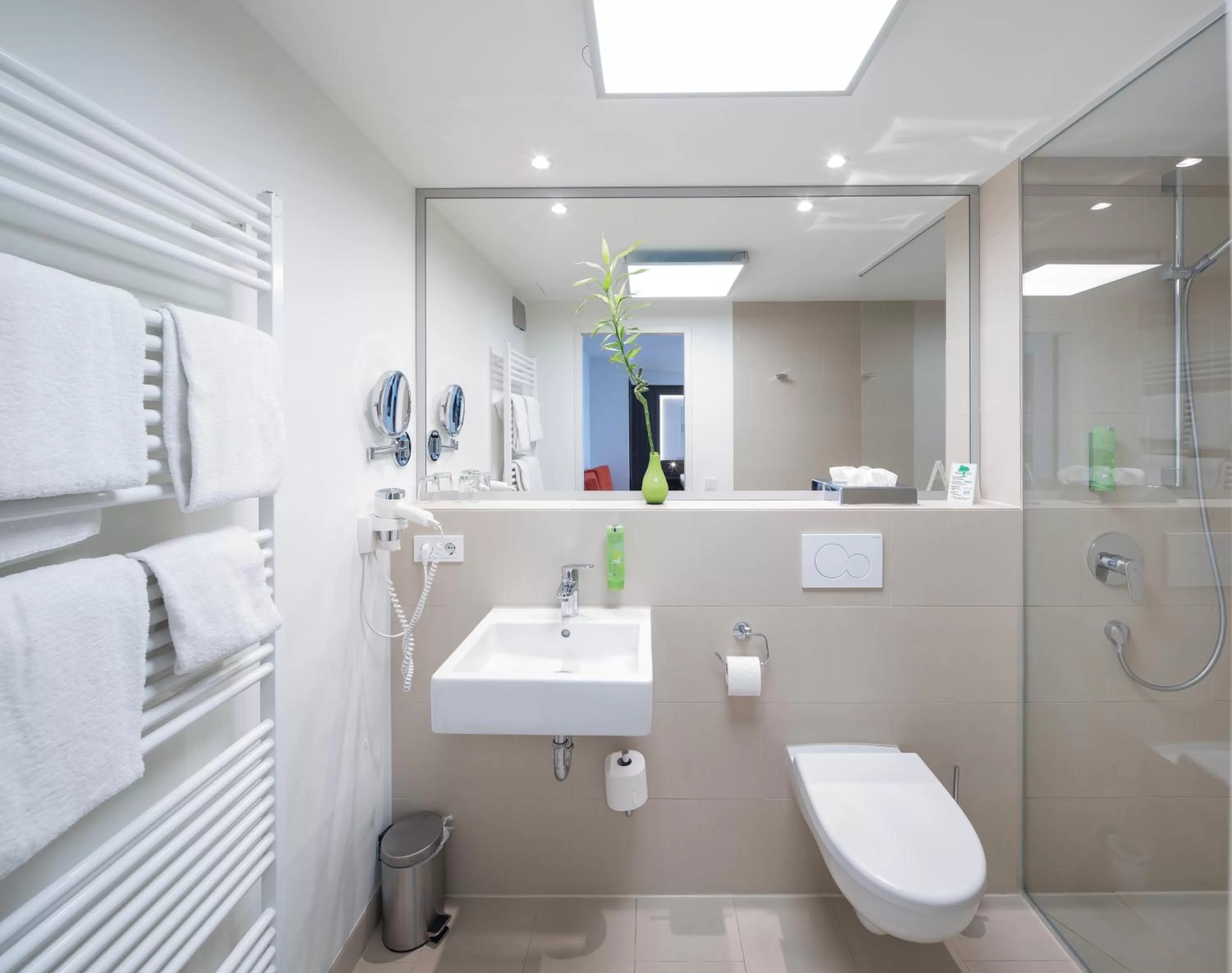 Shower in sevenDays Hotel BoardingHouse