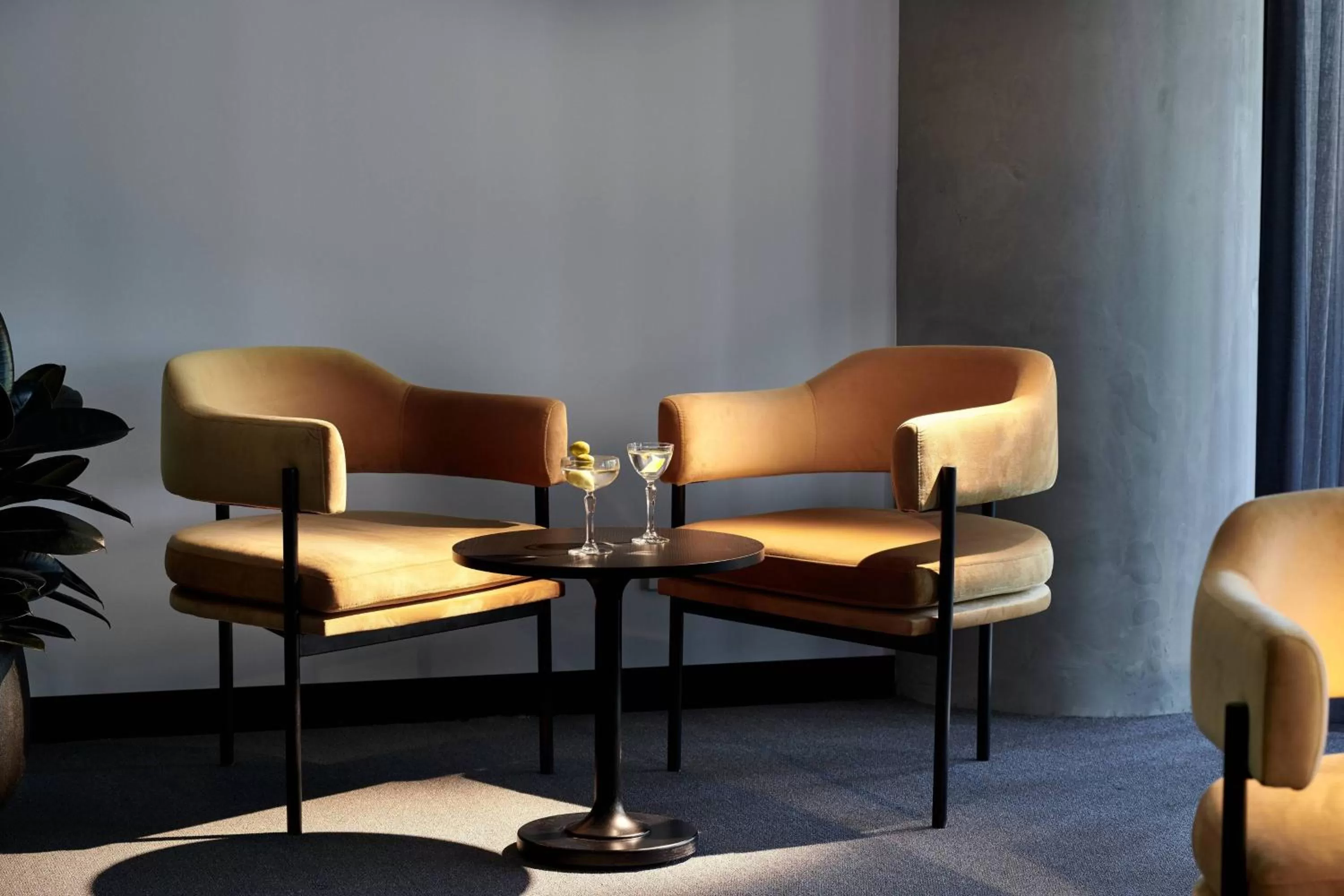 Lounge or bar in Midnight Hotel, Autograph Collection