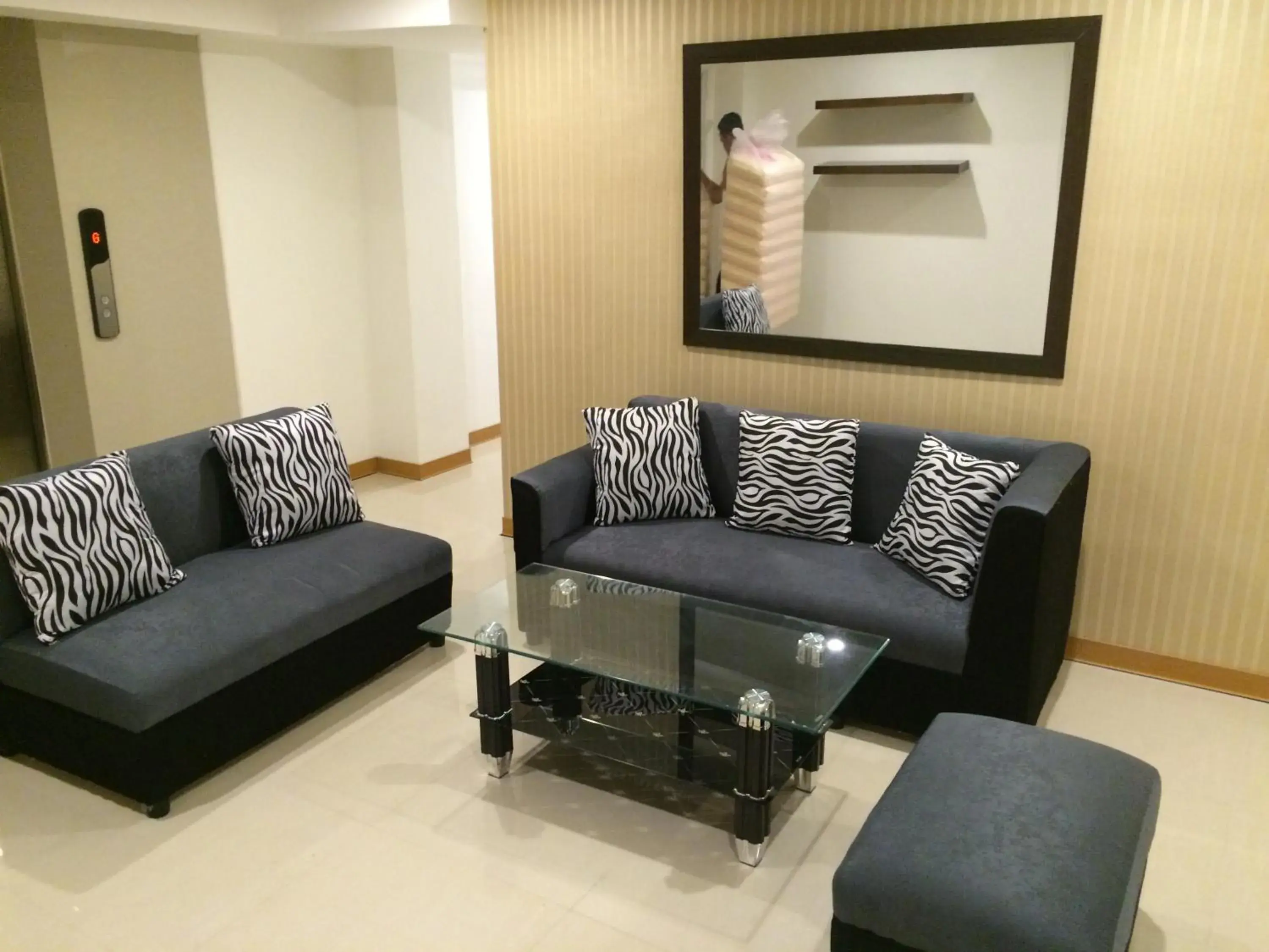 Communal lounge/ TV room, Seating Area in Stone House Hotel Pasay