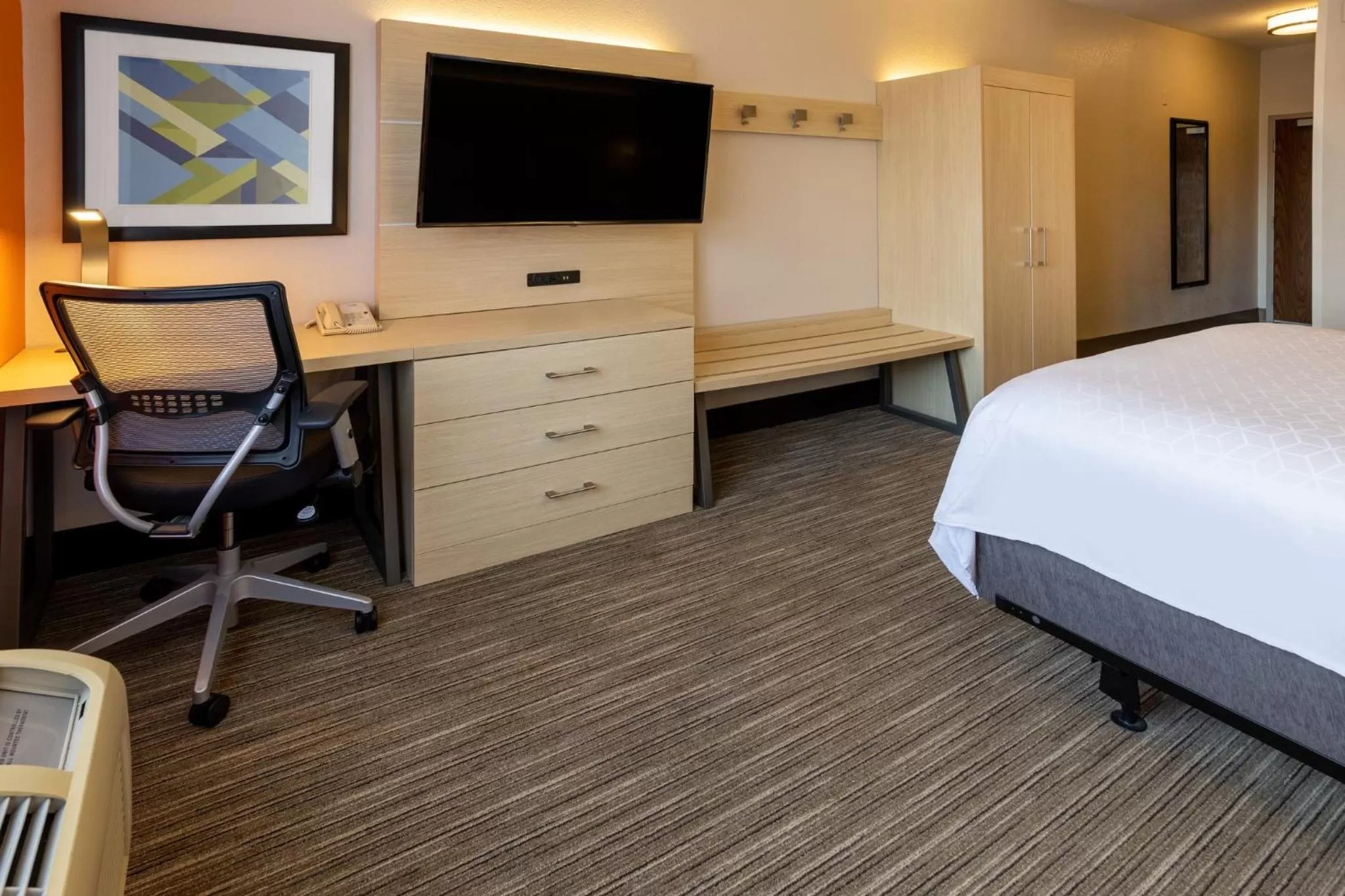 Photo of the whole room, Bed in Holiday Inn Express Hotel & Suites Salisbury - Delmar by IHG
