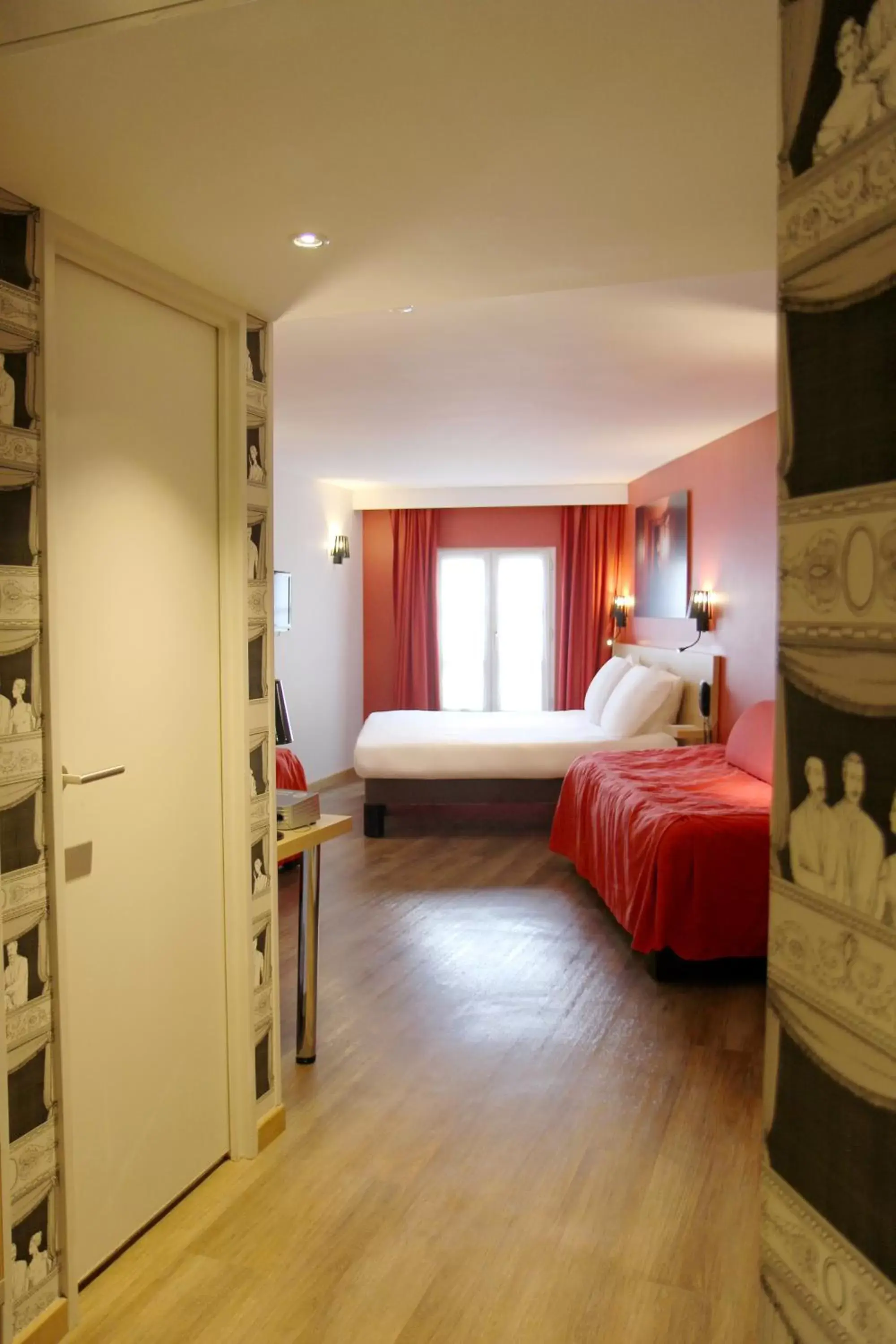 Photo of the whole room, Bed in Best Western Hotel Opera Drouot