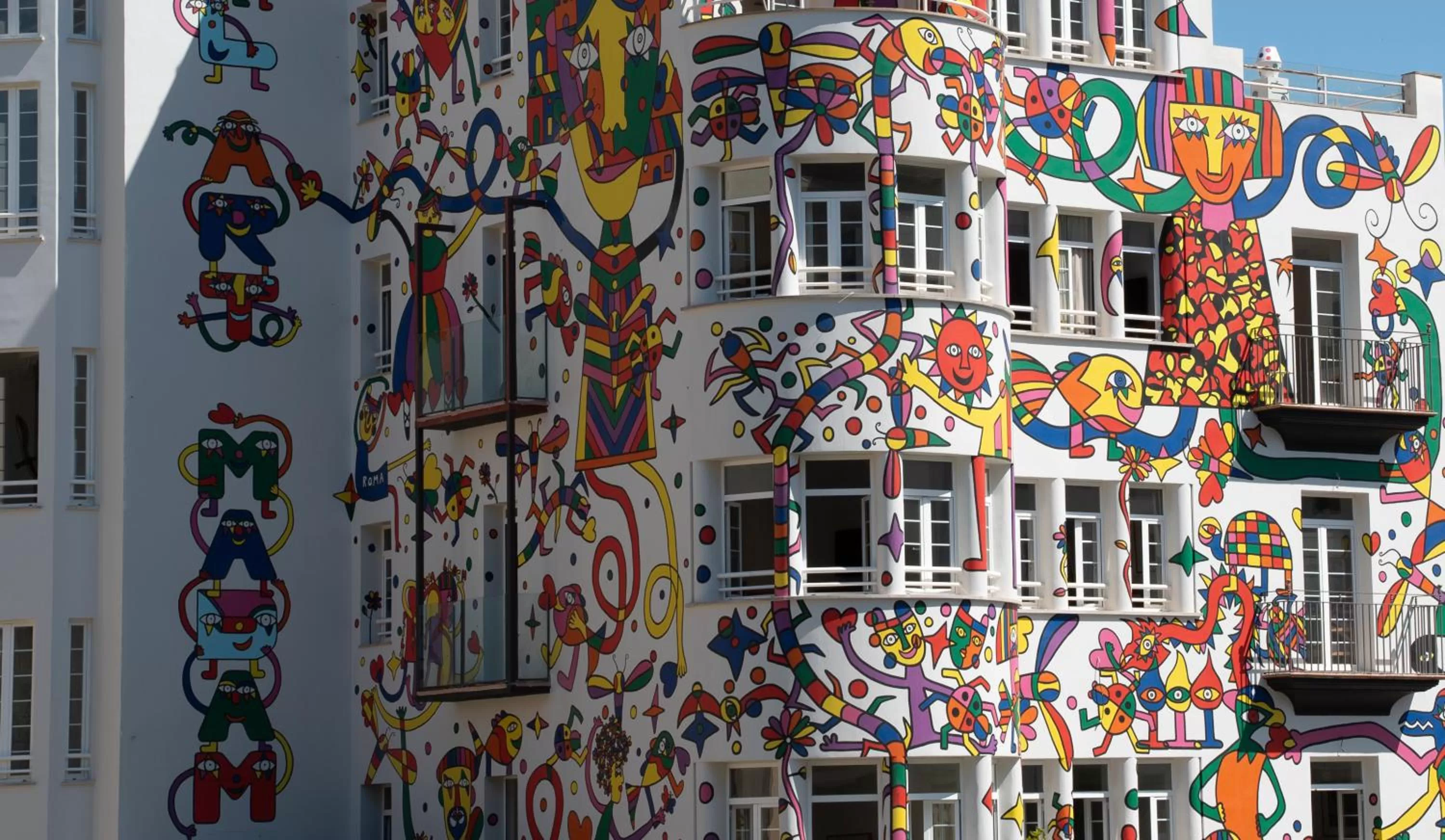 Property building in Hotel Artmadams