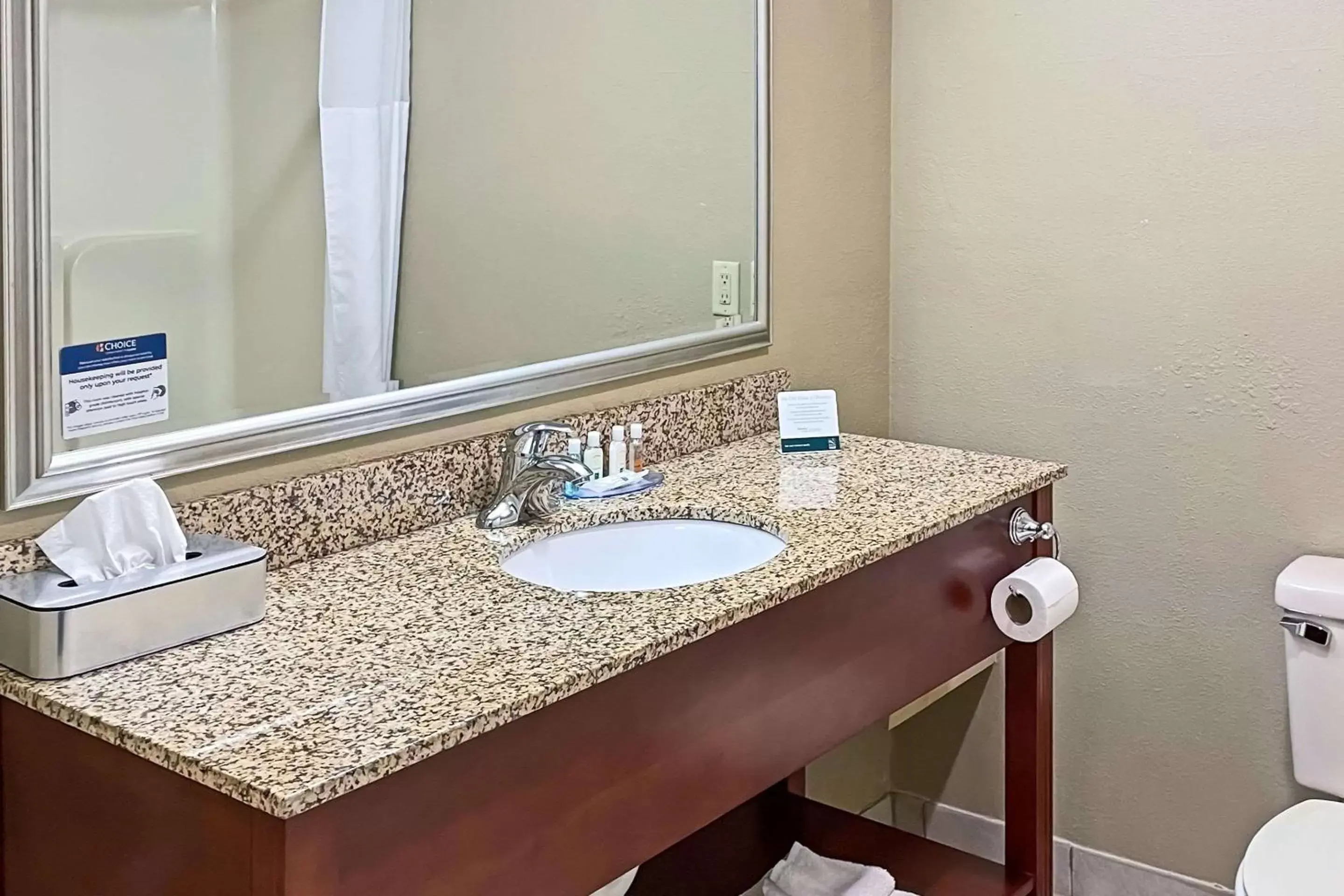 Bedroom, Bathroom in Quality Inn & Suites Georgetown - Seaford