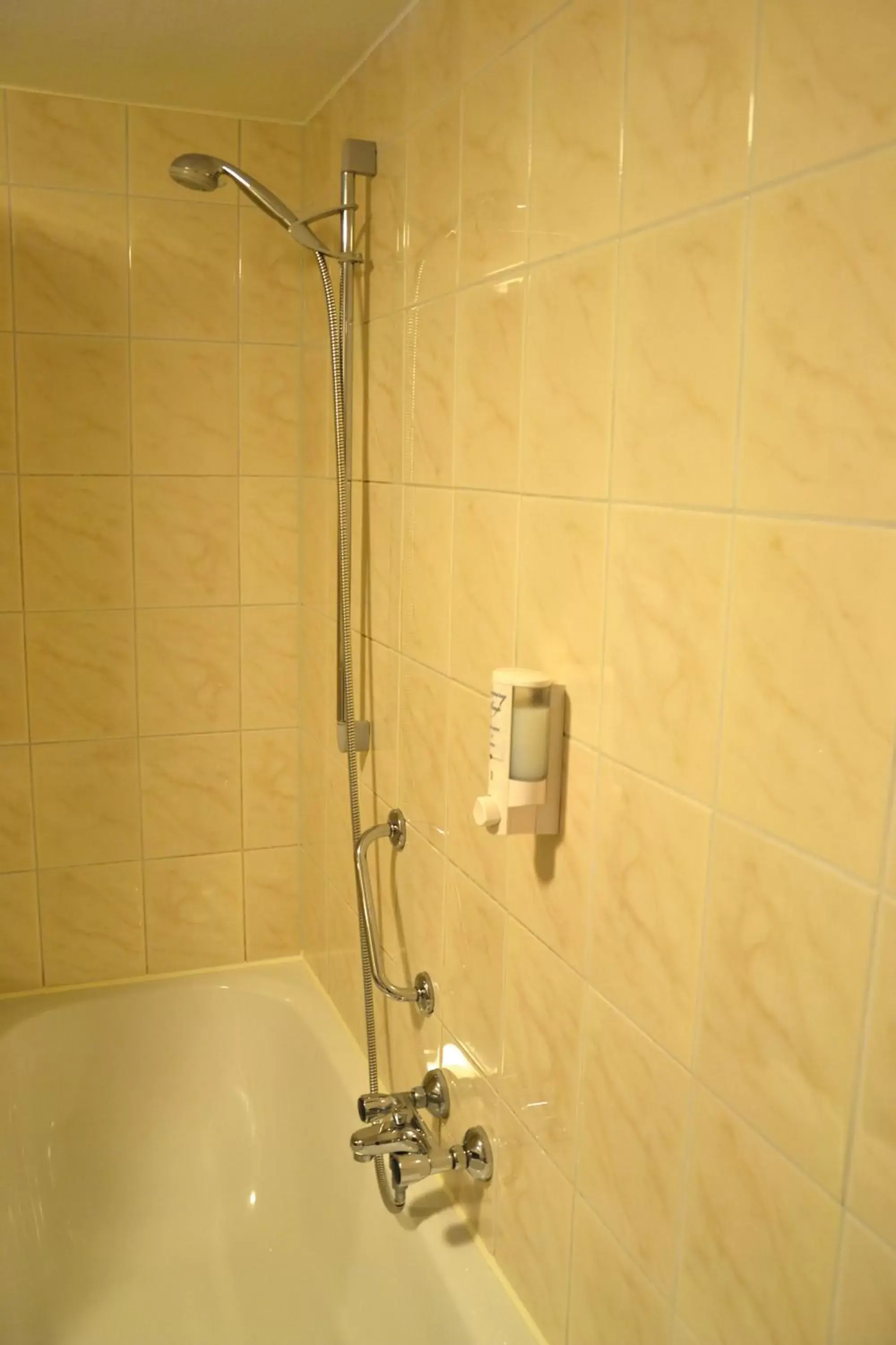 Shower, Bathroom in Fletcher Hotel - Restaurant Heiloo