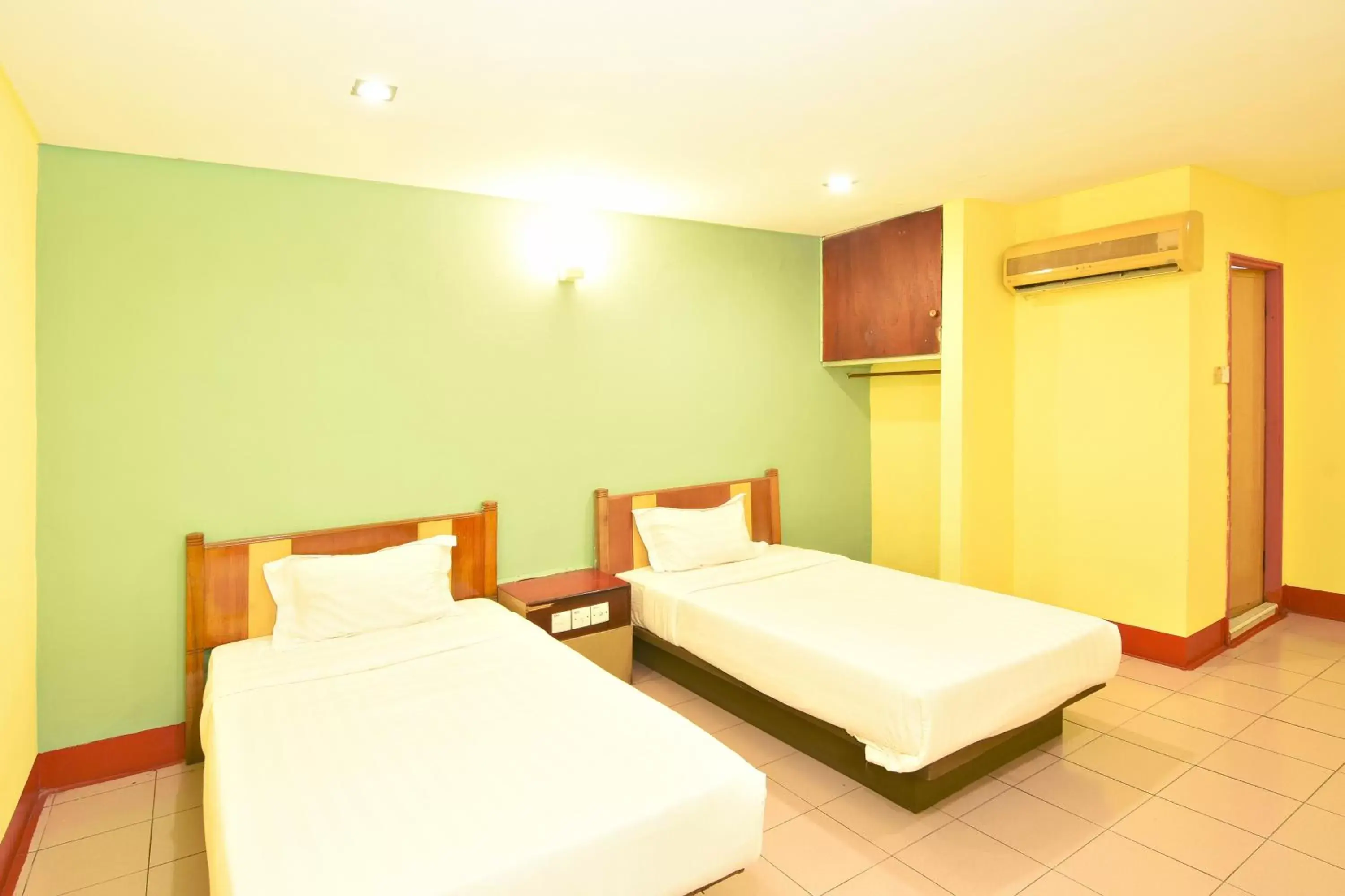 Bed in Mandarin Inn Bed in Mandarin Inn