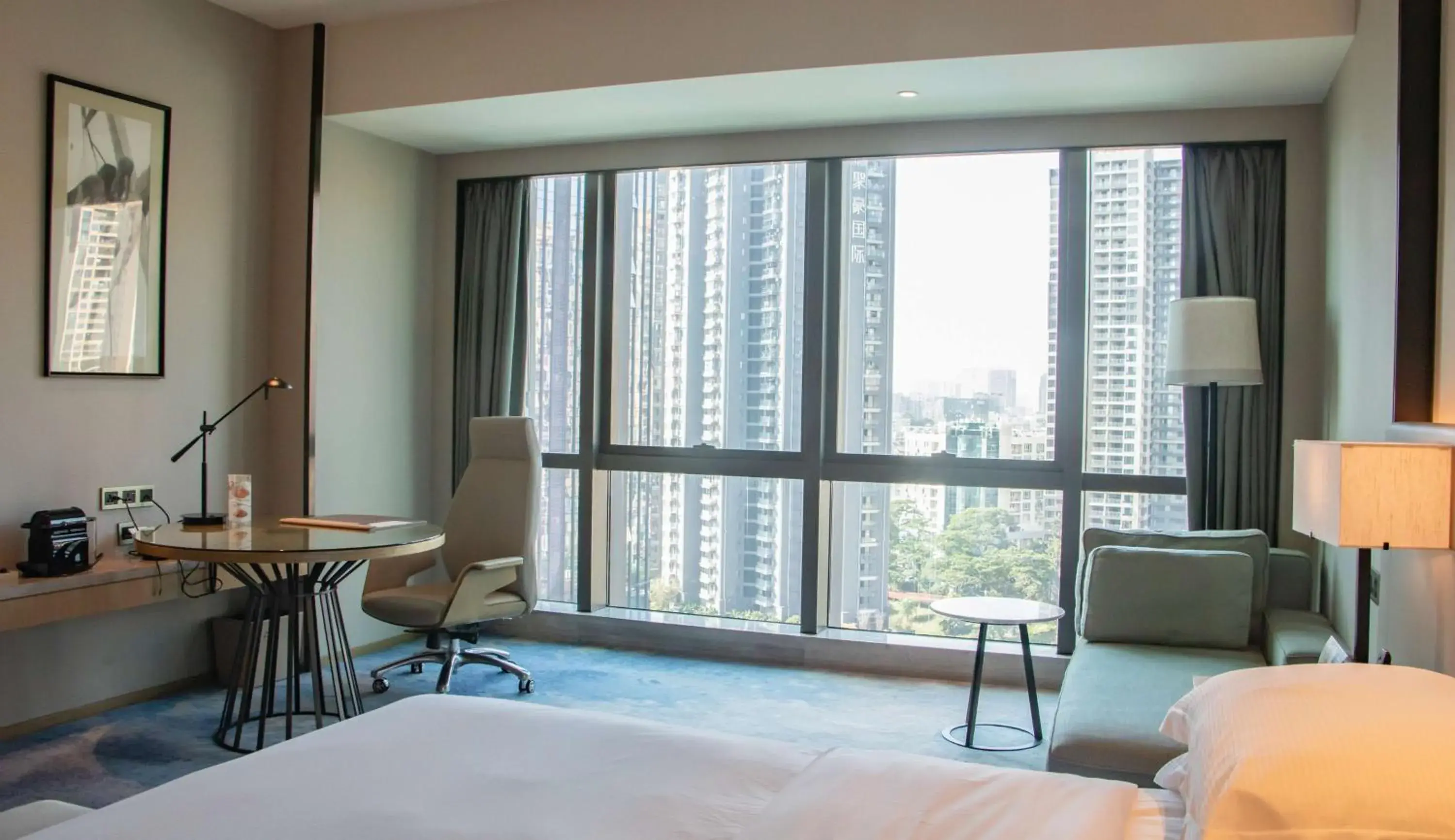 Bed, Seating Area in DoubleTree By Hilton Shenzhen Longhua