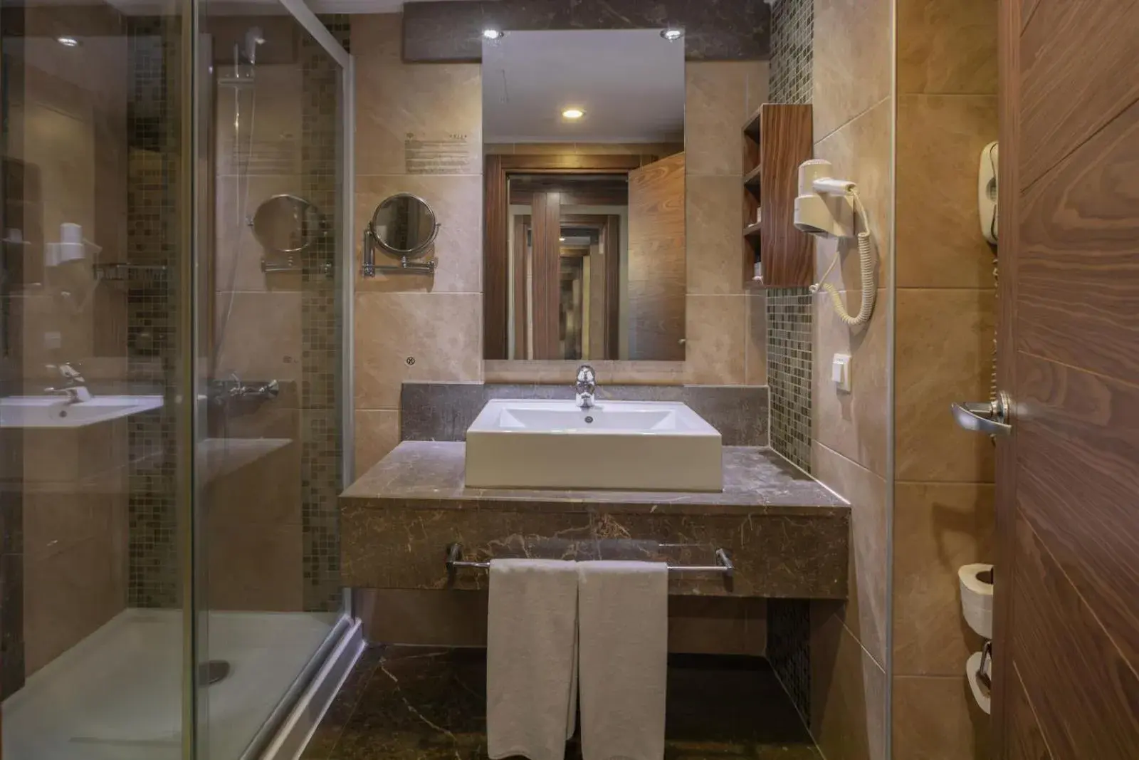 Shower, Bathroom in Kolin Hotel