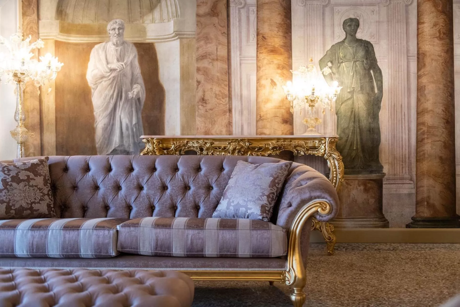 Decorative detail in Ca' Bonfadini Historic Experience