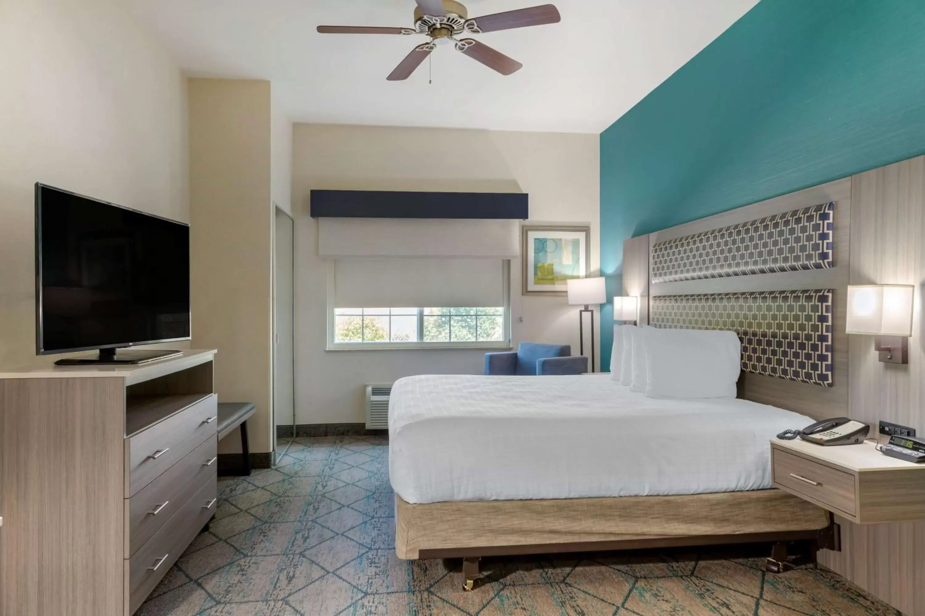Bedroom, Bed in Best Western Plus Wasco Inn & Suites